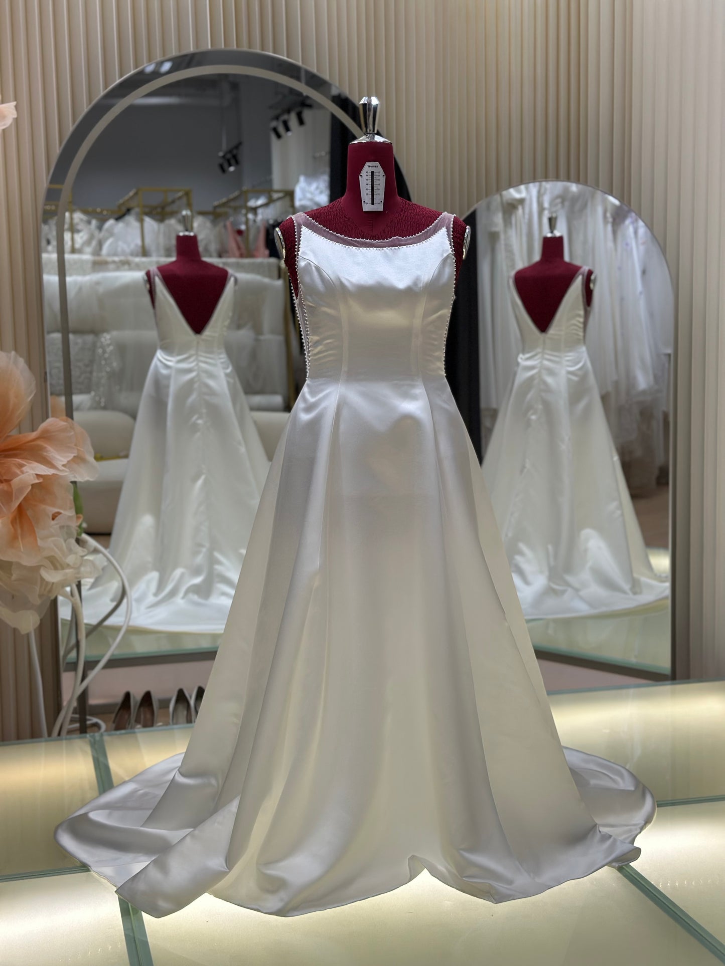 BG-WED-AME-10137 WEDDING GOWN FABRIC PLAIN WITH PLEATED SIZE XL BUST 94 WAIST 76