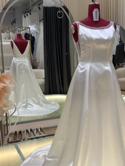 BG-WED-AME-10137 WEDDING GOWN FABRIC PLAIN WITH PLEATED SIZE XL BUST 94 WAIST 76