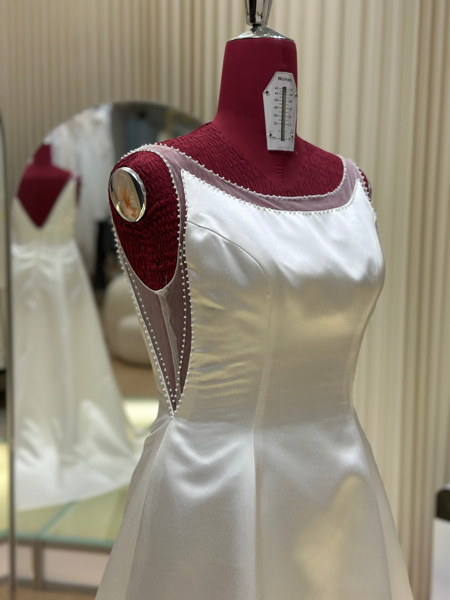 BG-WED-AME-10137 WEDDING GOWN FABRIC PLAIN WITH PLEATED SIZE XL BUST 94 WAIST 76