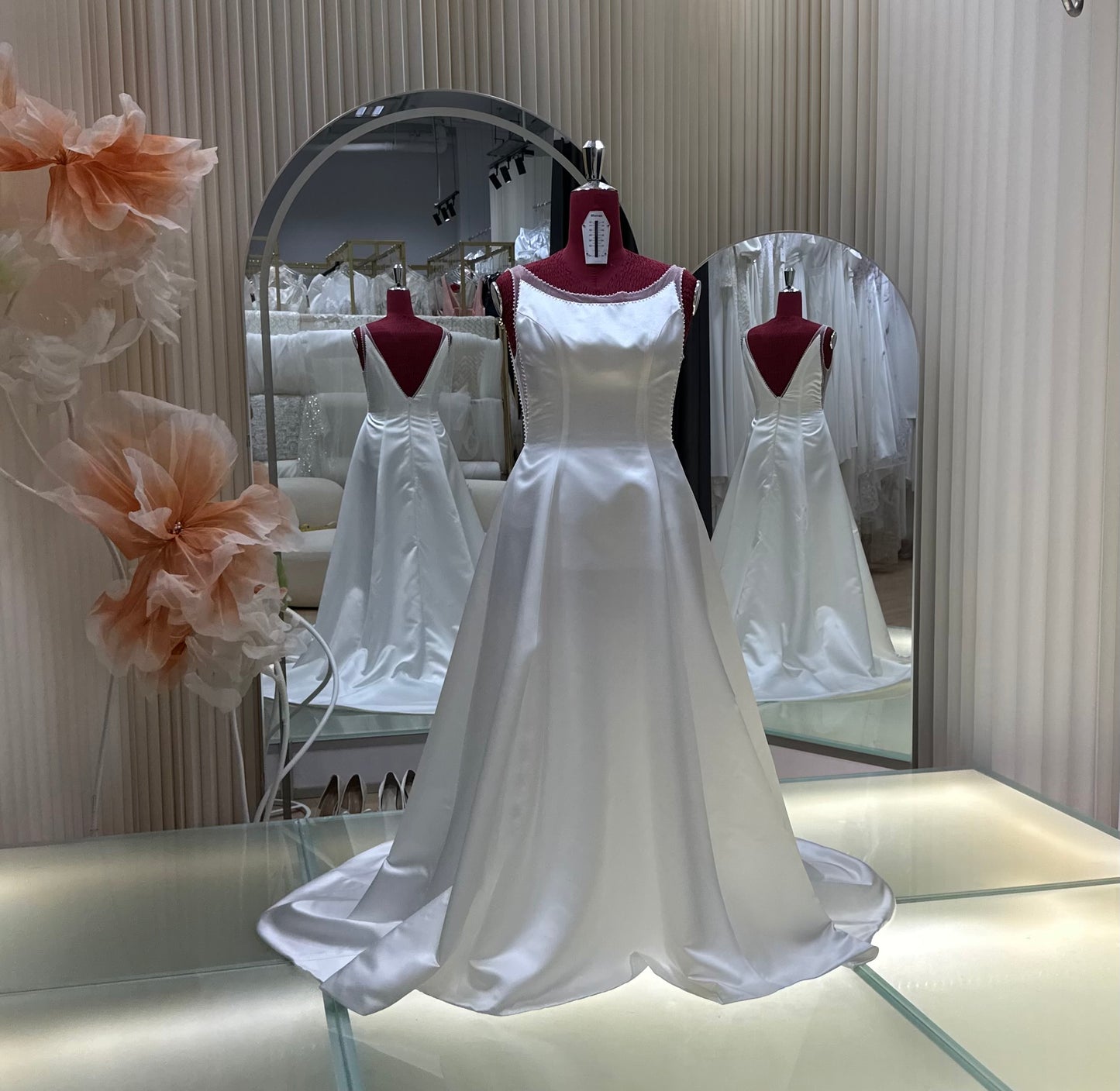 BG-WED-AME-10137 WEDDING GOWN FABRIC PLAIN WITH PLEATED SIZE XL BUST 94 WAIST 76