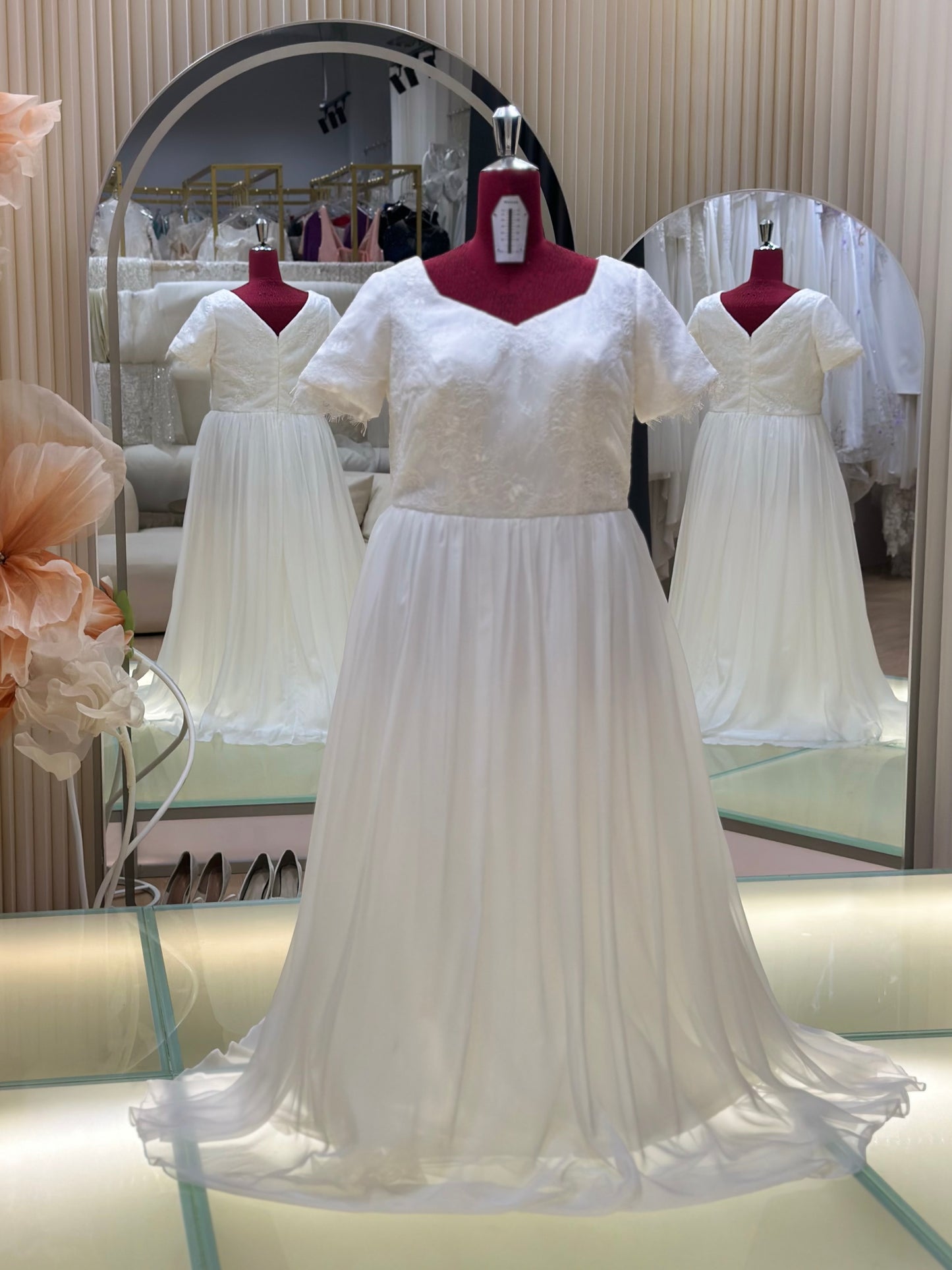 BG-WED-AME-10148 WEDDING GOWN FABRIC HALF LACE BUST 118 WAIST 98