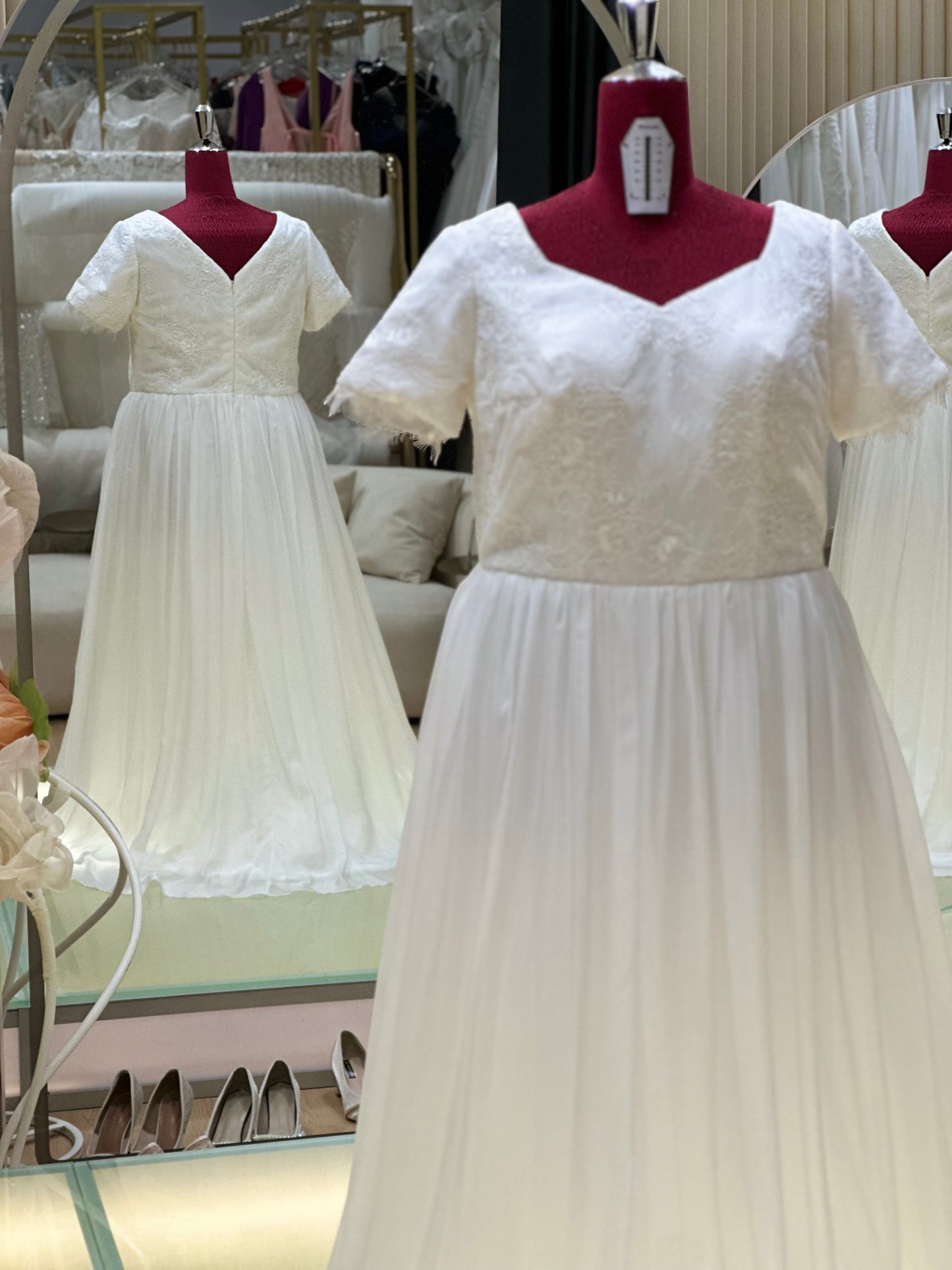 BG-WED-AME-10148 WEDDING GOWN FABRIC HALF LACE BUST 118 WAIST 98