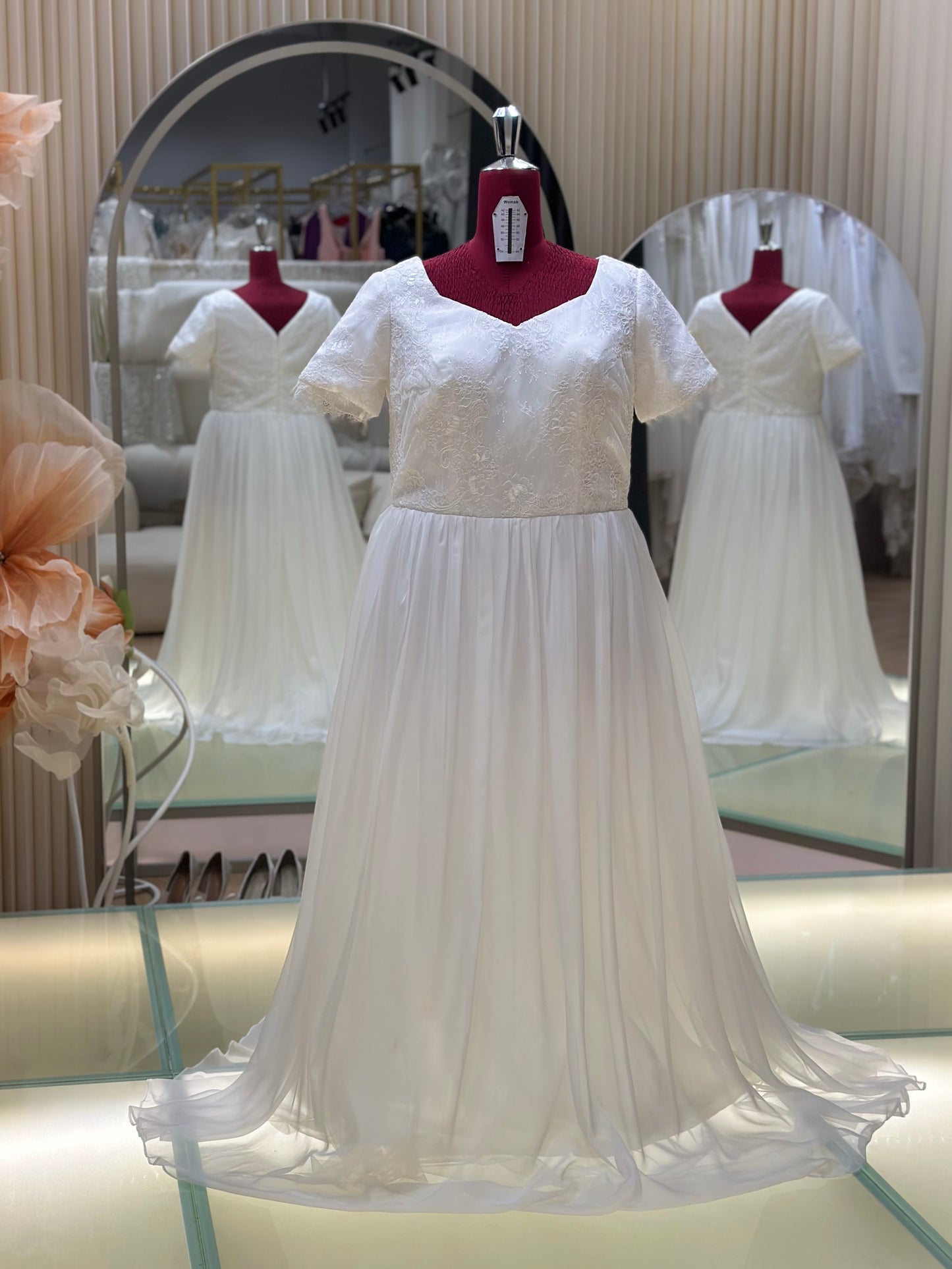 BG-WED-AME-10148 WEDDING GOWN FABRIC HALF LACE BUST 118 WAIST 98