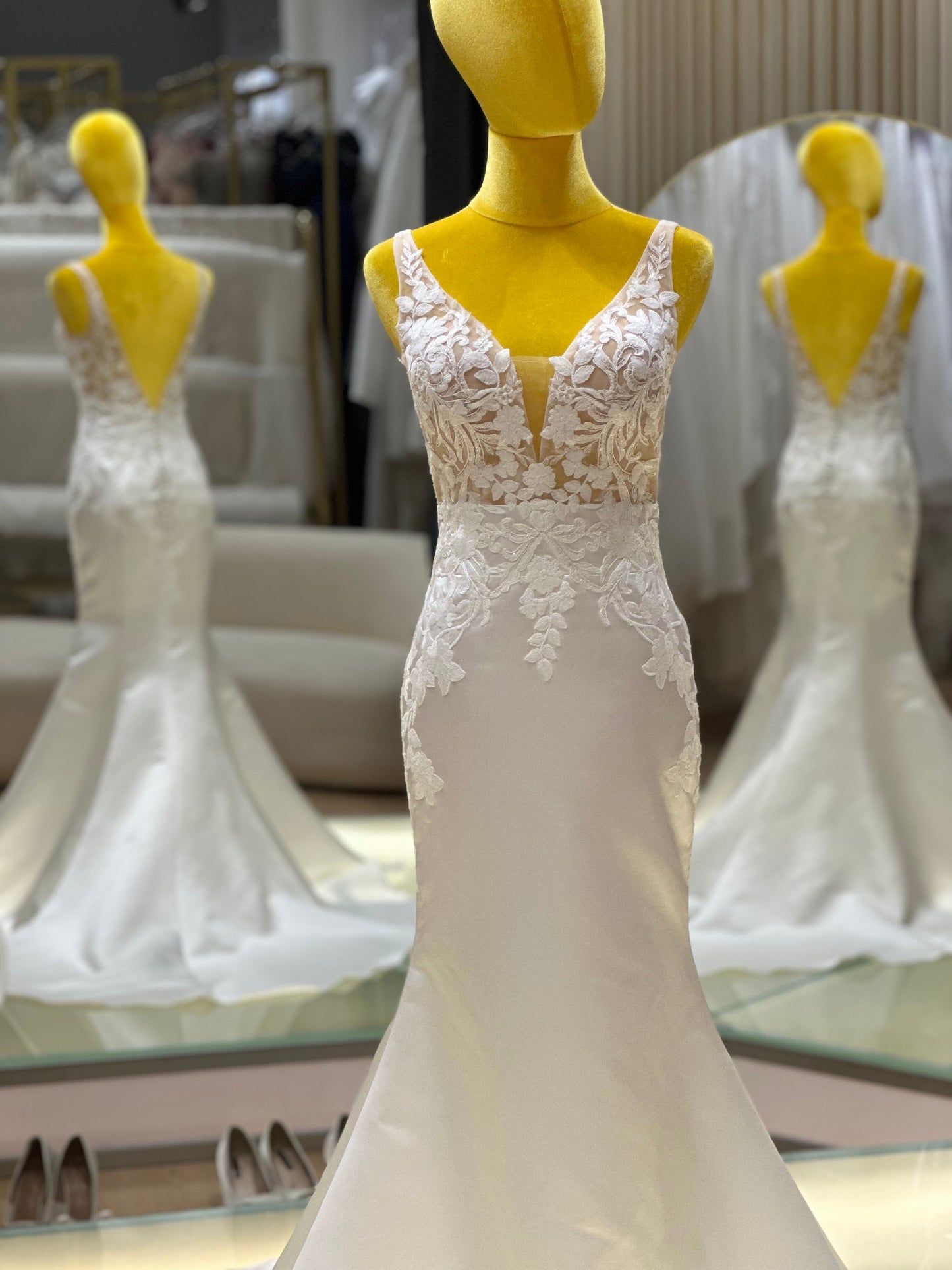 BG-WED-AME-10153 WEDDING GOWN LUX FABRIC HALF LACE SIZE M BUST 84 WAIST 68