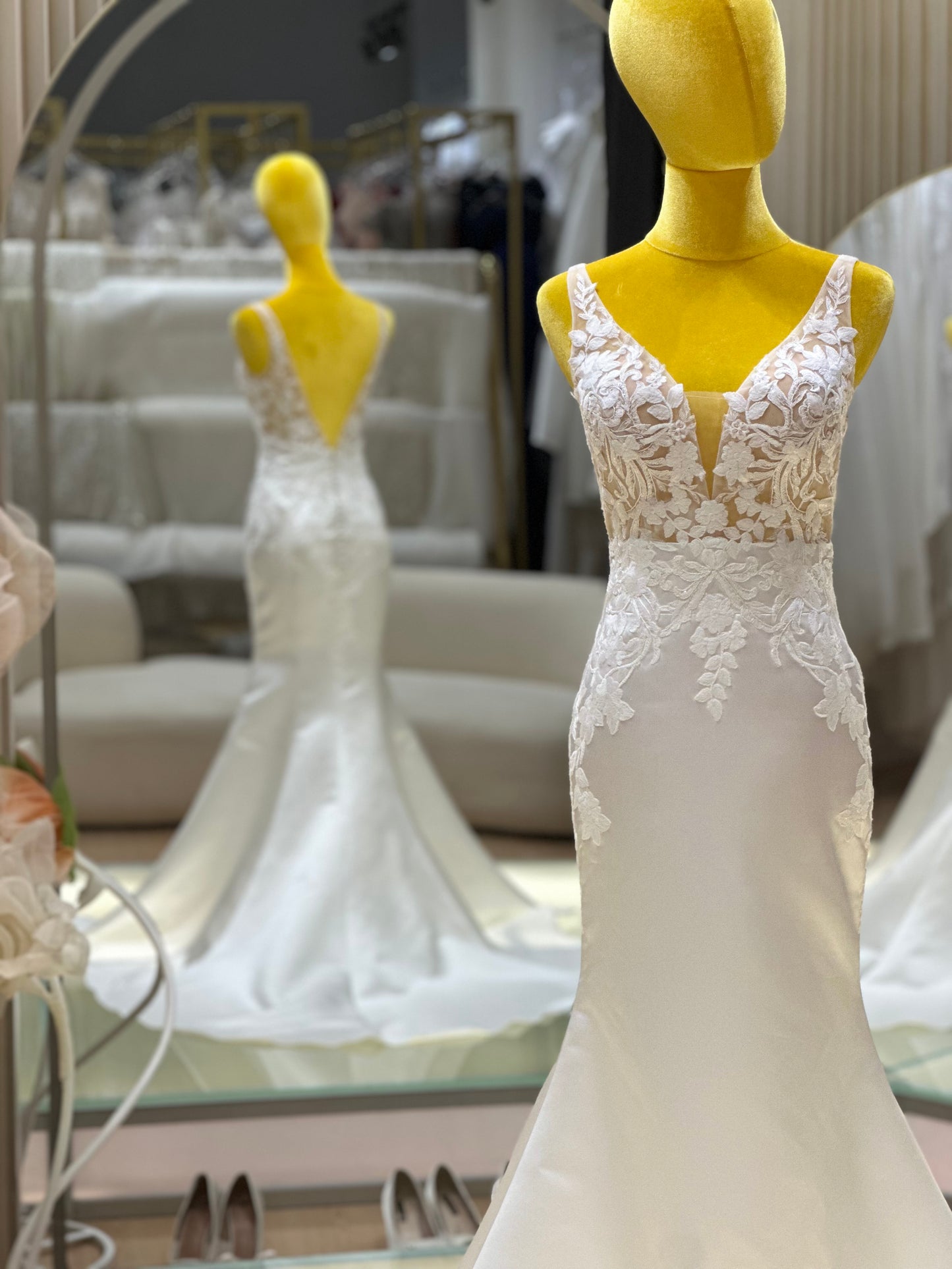 BG-WED-AME-10153 WEDDING GOWN LUX FABRIC HALF LACE SIZE M BUST 84 WAIST 68