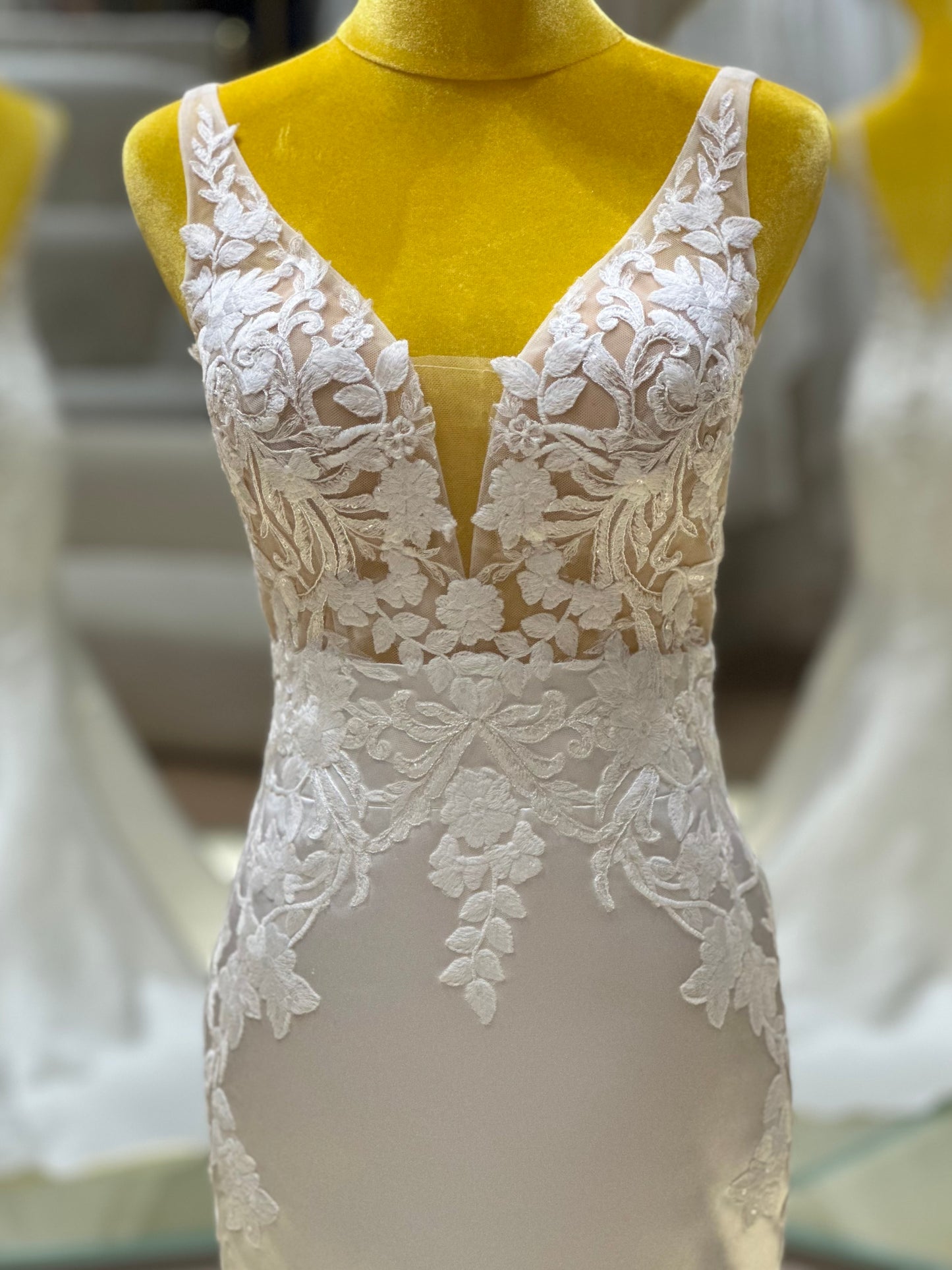 BG-WED-AME-10153 WEDDING GOWN LUX FABRIC HALF LACE SIZE M BUST 84 WAIST 68