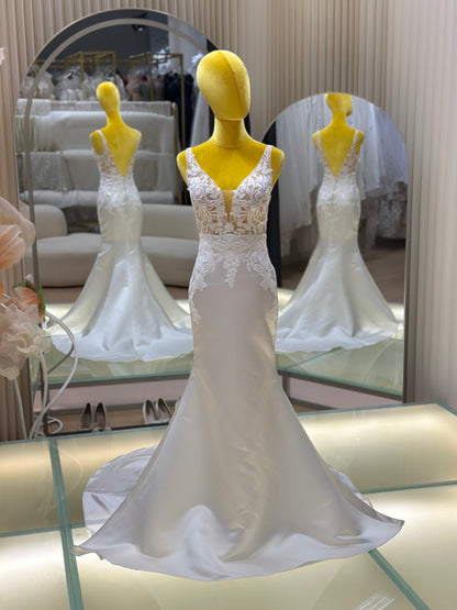 BG-WED-AME-10153 WEDDING GOWN LUX FABRIC HALF LACE SIZE M BUST 84 WAIST 68