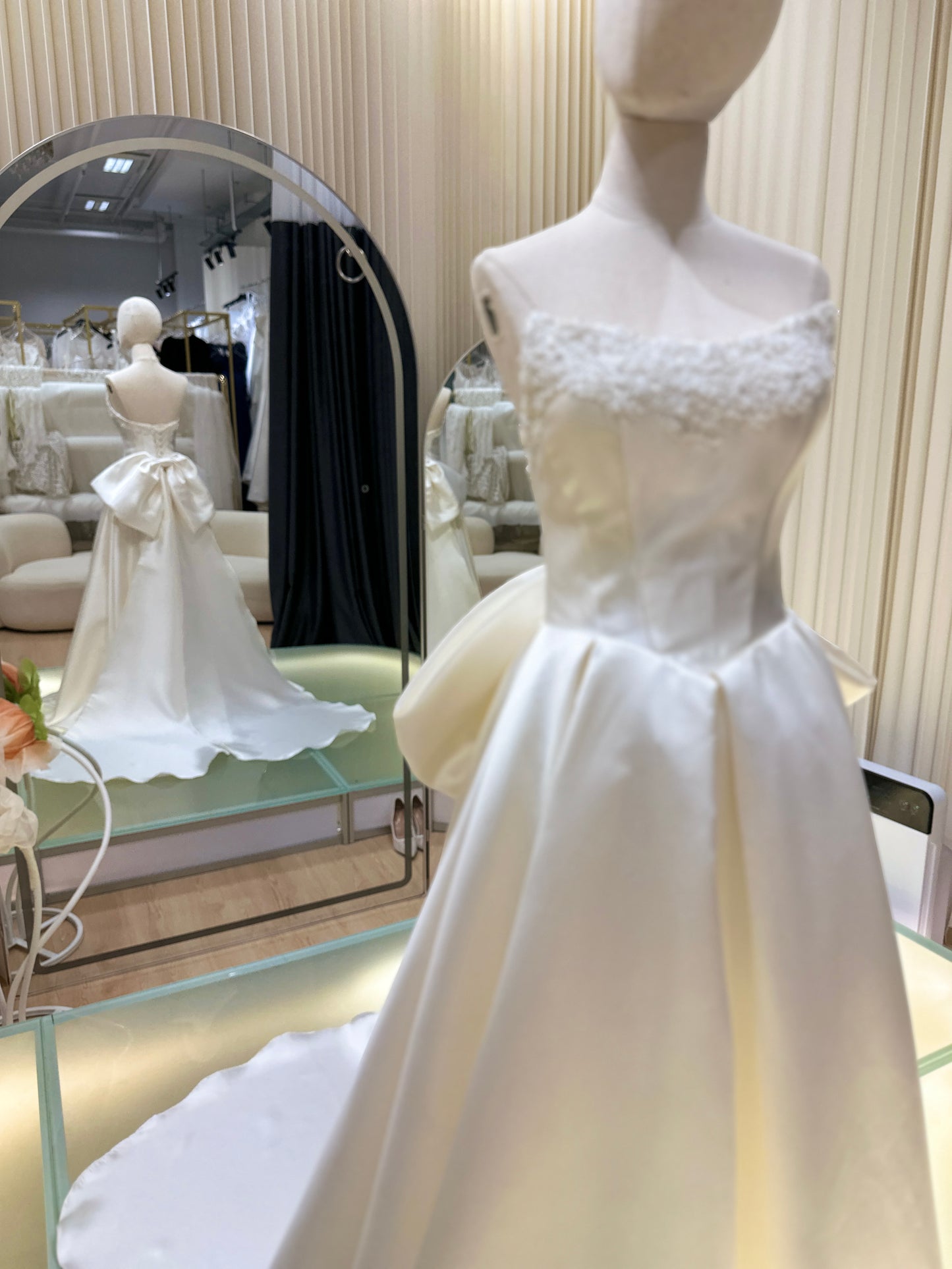 BG-WED-AME-10156 WEDDING GOWN LUX FABRIC HALF LACE WITH BEADS SIZE M-XL BUST 84-90 WAIST 68-76