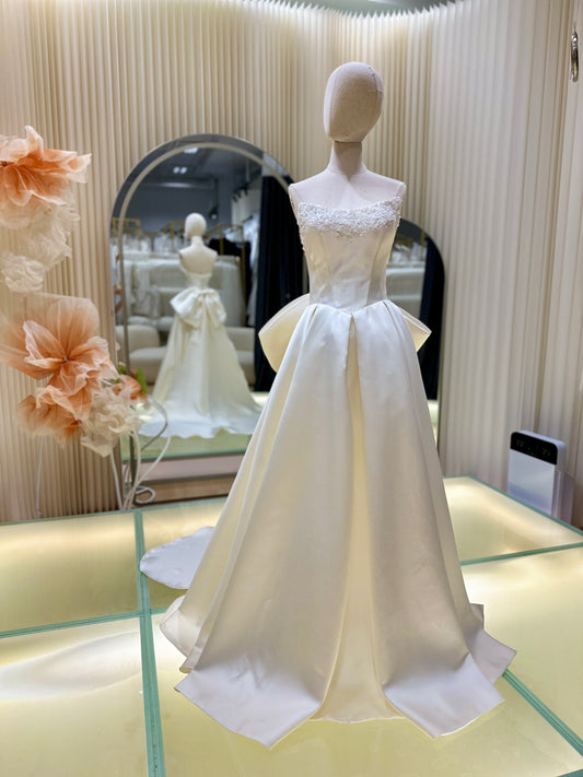 BG-WED-AME-10156 WEDDING GOWN LUX FABRIC HALF LACE WITH BEADS SIZE M-XL BUST 84-90 WAIST 68-76