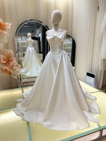 BG-WED-AME-10158 WEDDING GOWN LUX FABRIC PLAIN WITH BOW SIZE S BUST 82 WAIST 66