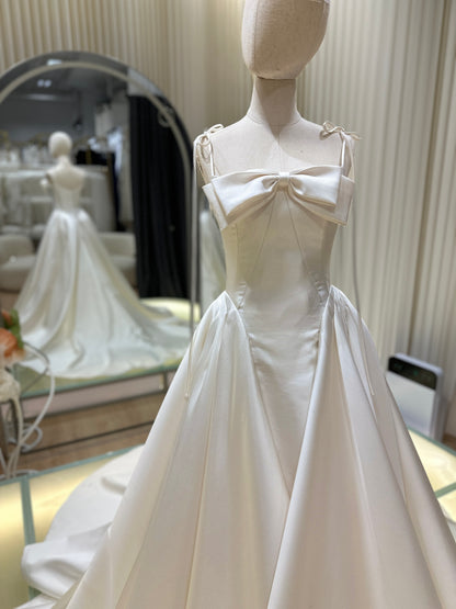 BG-WED-AME-10158 WEDDING GOWN LUX FABRIC PLAIN WITH BOW SIZE S BUST 82 WAIST 66