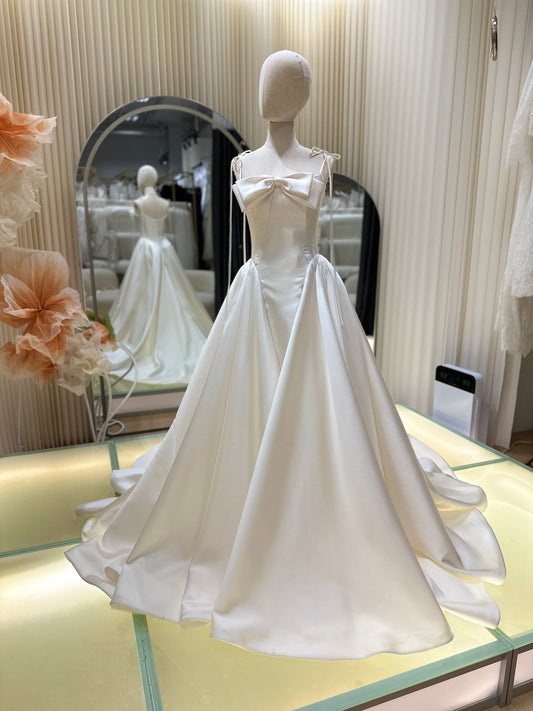 BG-WED-AME-10158 WEDDING GOWN LUX FABRIC PLAIN WITH BOW SIZE S BUST 82 WAIST 66