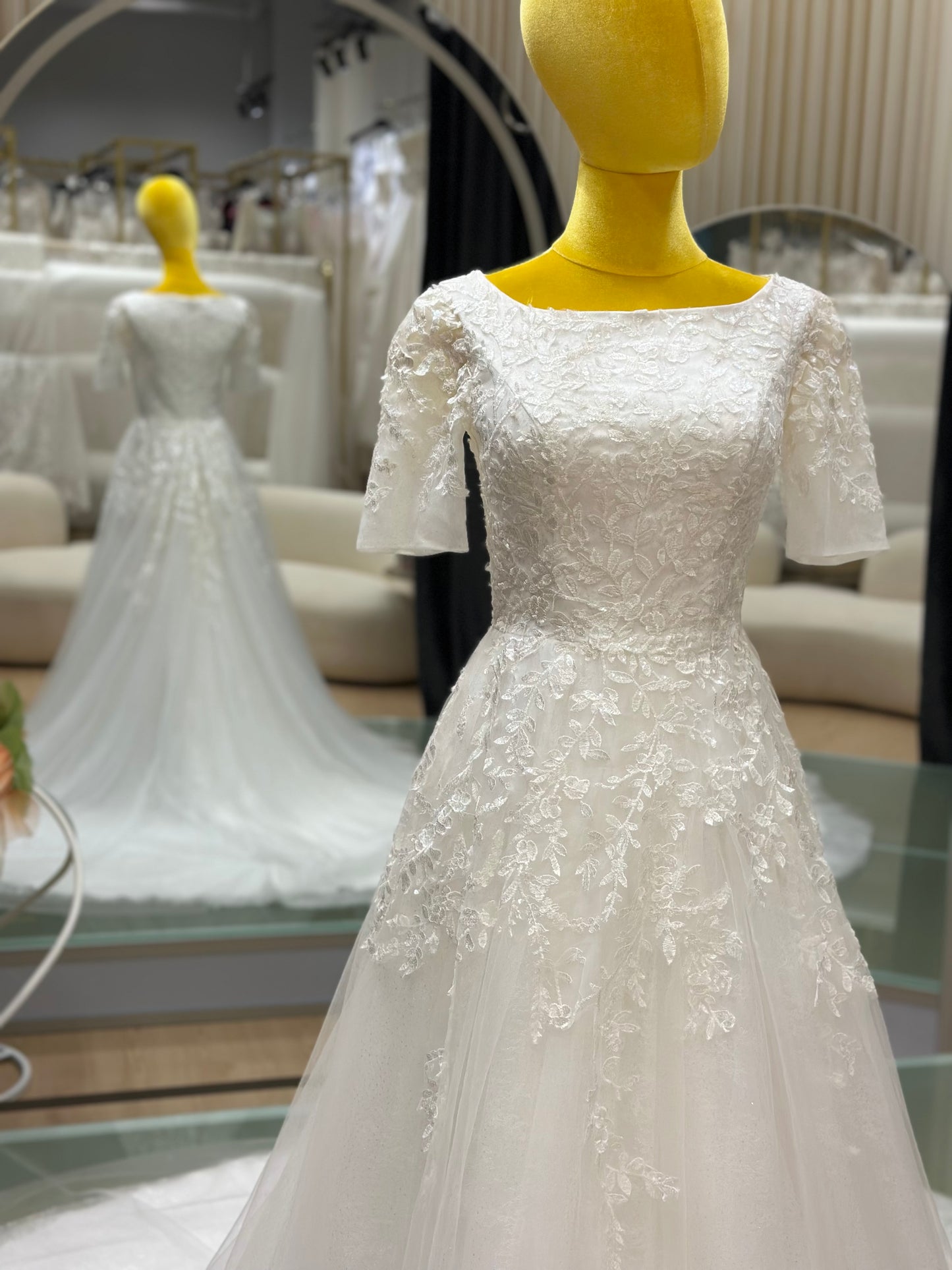 BG-WED-AME-10160 WEDDING GOWN PREMIUM FABRIC HALF LACE SIZE L BUST 88 WAIST 73