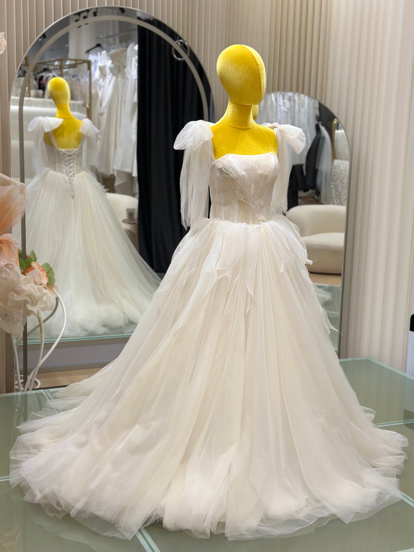 BG-WED-AME-10161 WEDDING GOWN LUX FABRIC HALF LACE WITH BEADS SIZE M-XL BUST 84-92 WAIST 68-76