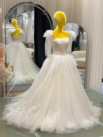 BG-WED-AME-10161 WEDDING GOWN LUX FABRIC HALF LACE WITH BEADS SIZE M-XL BUST 84-92 WAIST 68-76