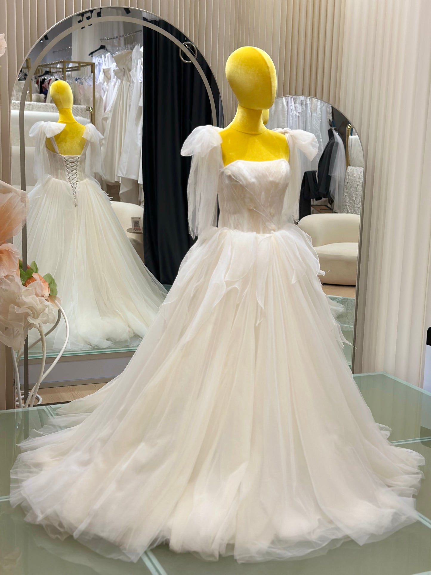 BG-WED-AME-10161 WEDDING GOWN LUX FABRIC HALF LACE WITH BEADS SIZE M-XL BUST 84-92 WAIST 68-76