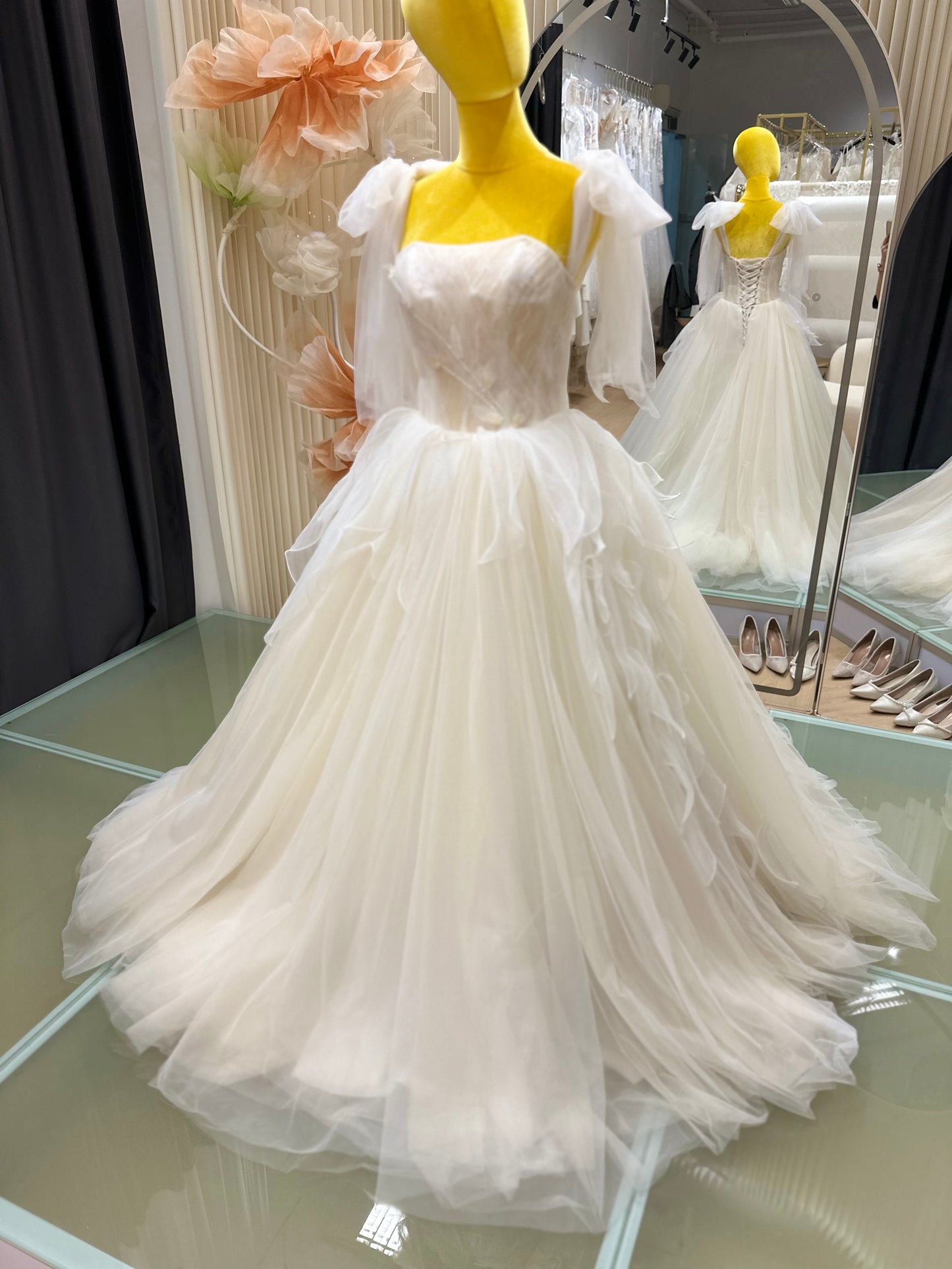 BG-WED-AME-10161 WEDDING GOWN LUX FABRIC HALF LACE WITH BEADS SIZE M-XL BUST 84-92 WAIST 68-76