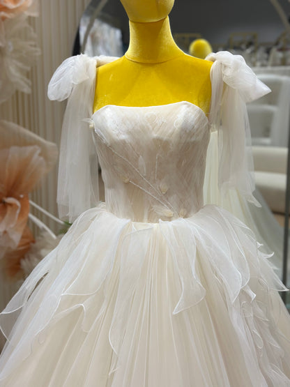 BG-WED-AME-10161 WEDDING GOWN LUX FABRIC HALF LACE WITH BEADS SIZE M-XL BUST 84-92 WAIST 68-76