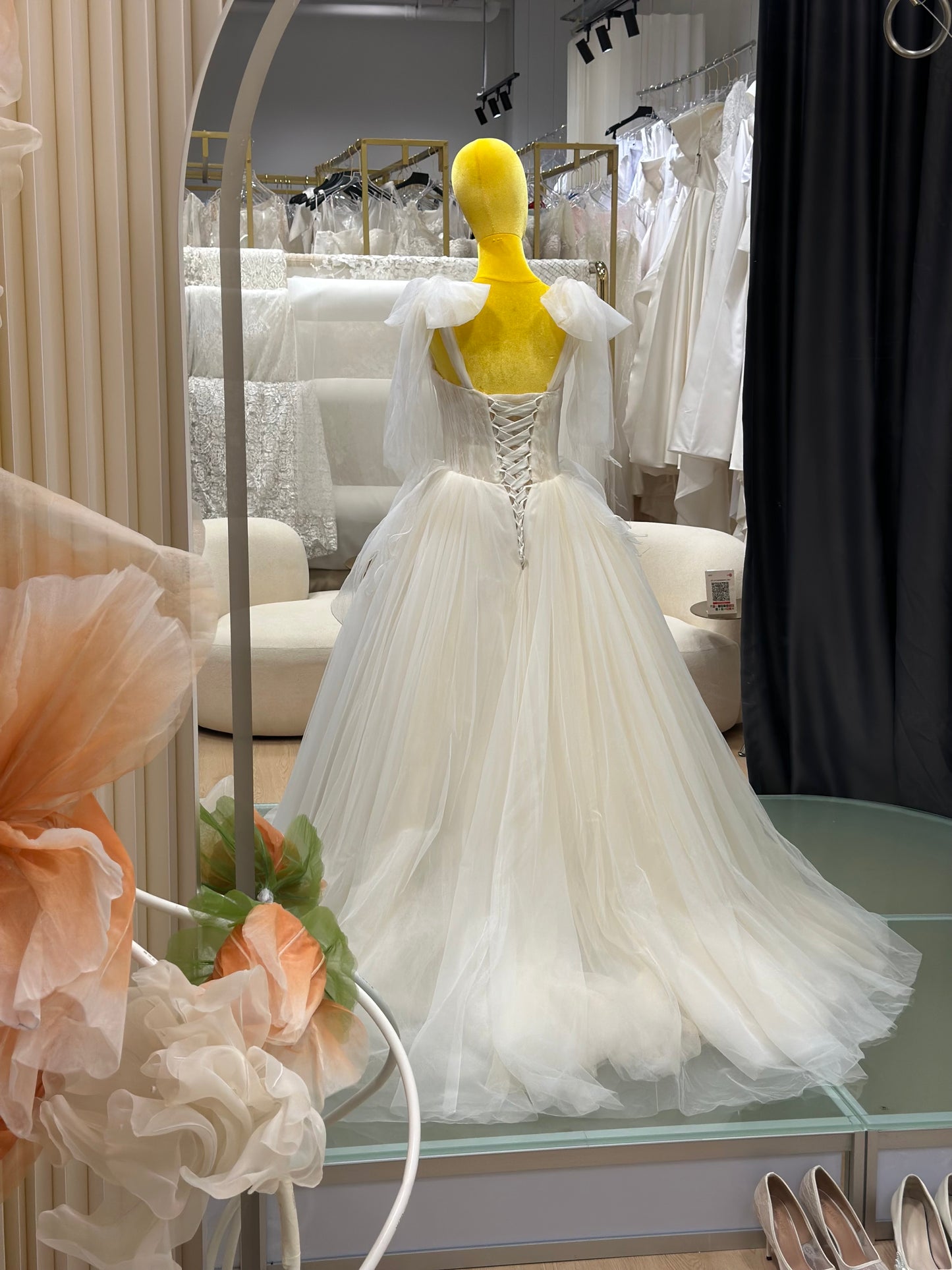 BG-WED-AME-10161 WEDDING GOWN LUX FABRIC HALF LACE WITH BEADS SIZE M-XL BUST 84-92 WAIST 68-76