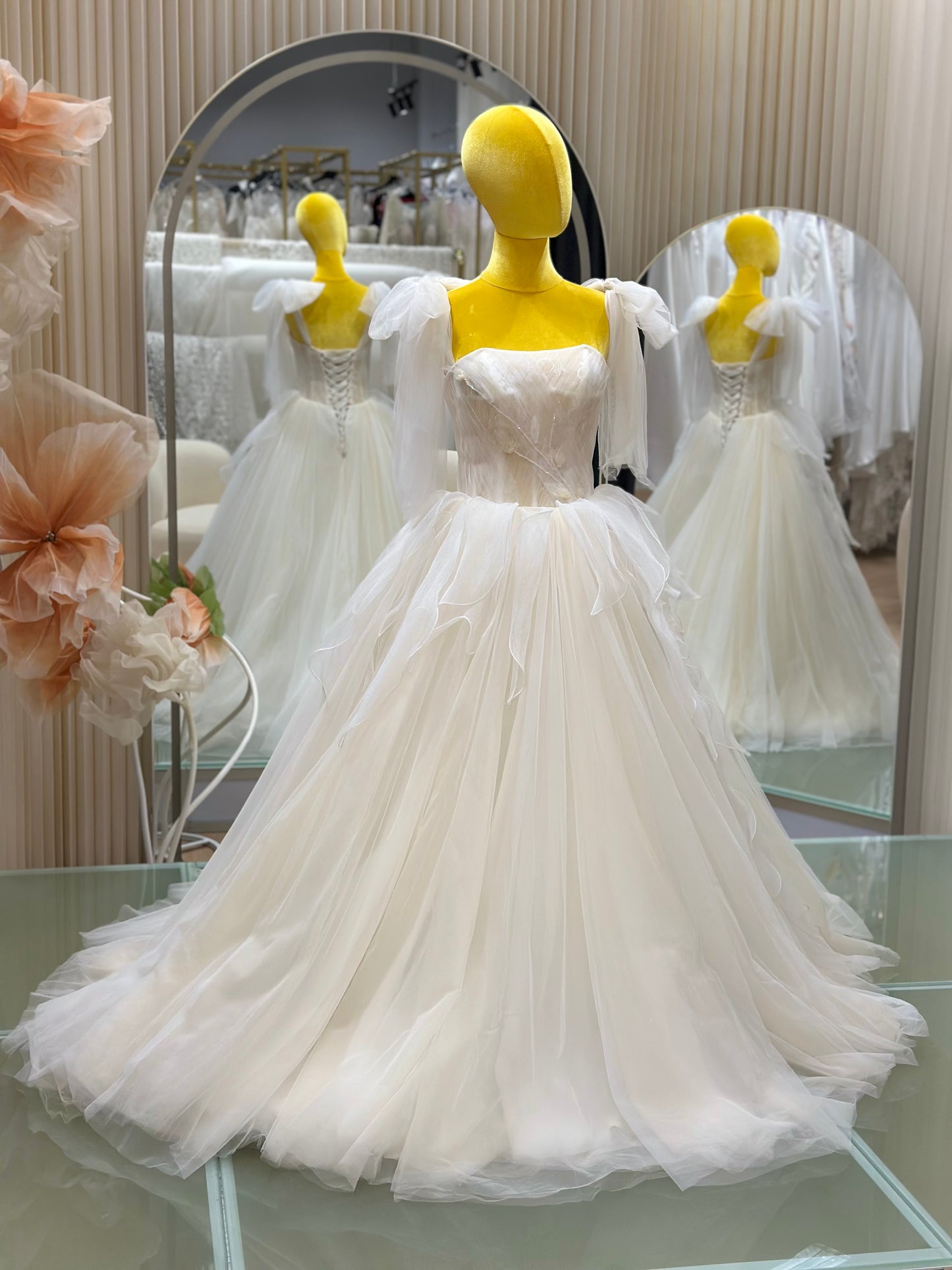 BG-WED-AME-10161 WEDDING GOWN LUX FABRIC HALF LACE WITH BEADS SIZE M-XL BUST 84-92 WAIST 68-76