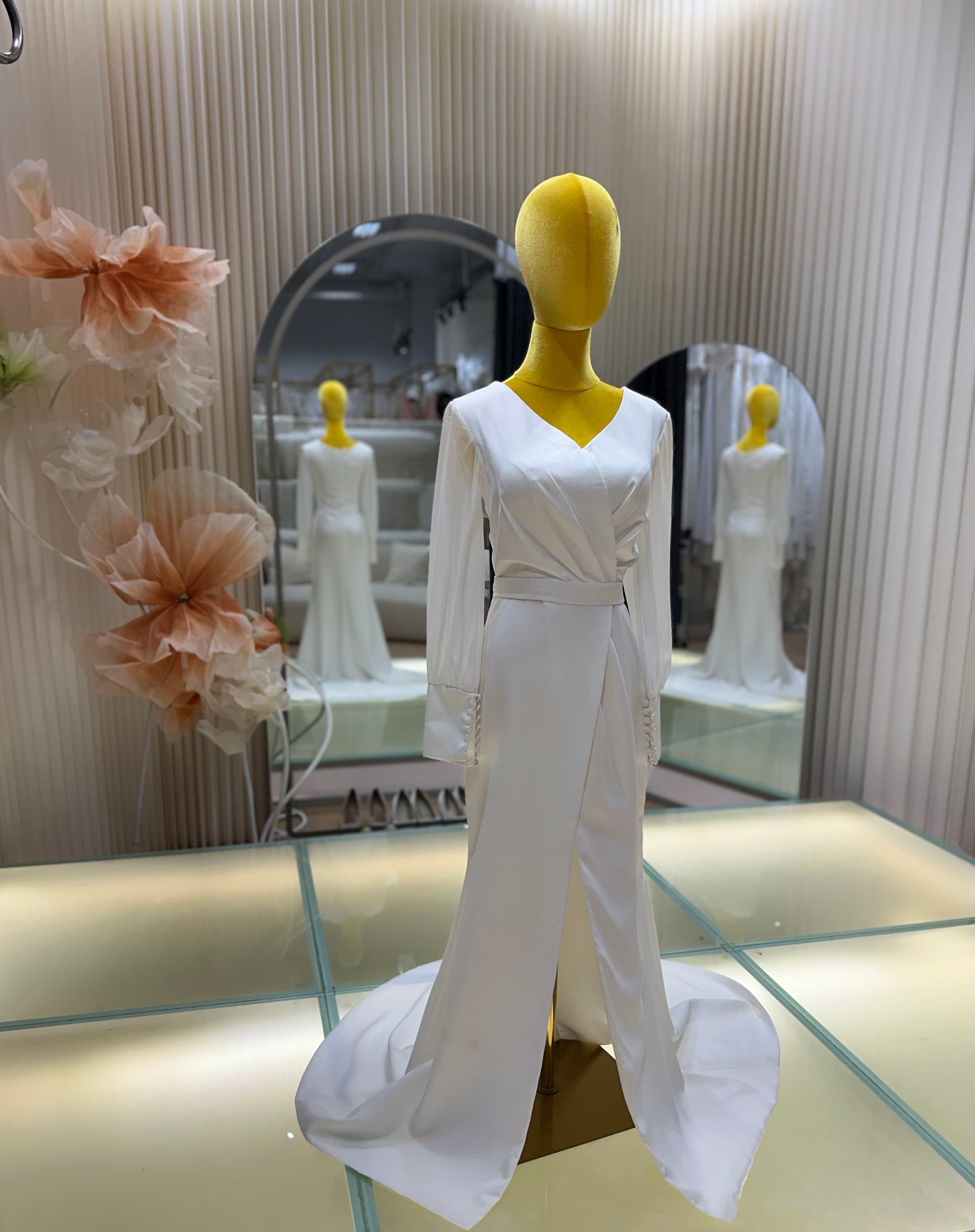 BG-WED-AME-10067 New European style temperament V-neck long sleeve backless slim sexy fashion outdoor wedding dress bride church ceremony dress