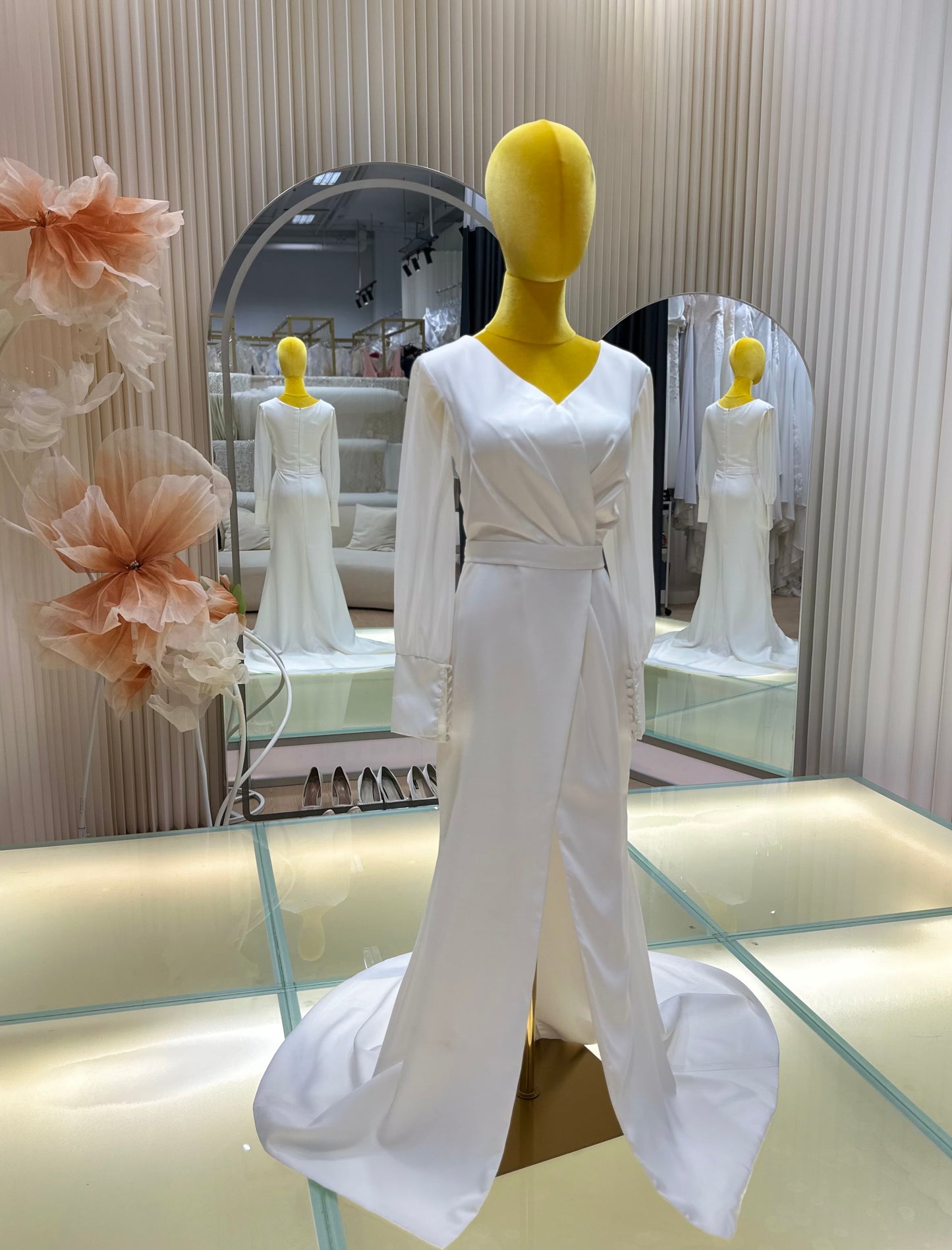 BG-WED-AME-10067 New European style temperament V-neck long sleeve backless slim sexy fashion outdoor wedding dress bride church ceremony dress