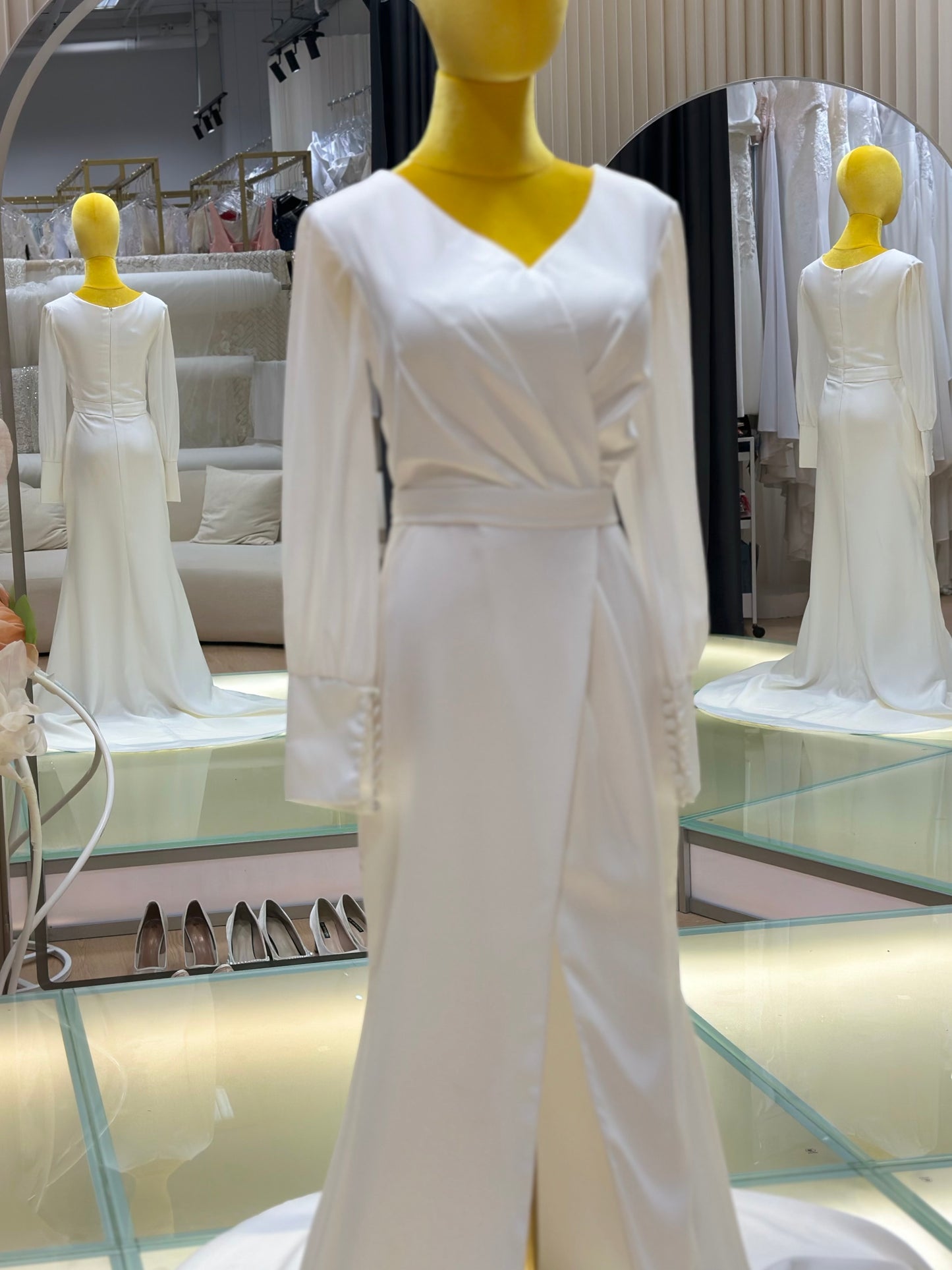 BG-WED-AME-10067 New European style temperament V-neck long sleeve backless slim sexy fashion outdoor wedding dress bride church ceremony dress