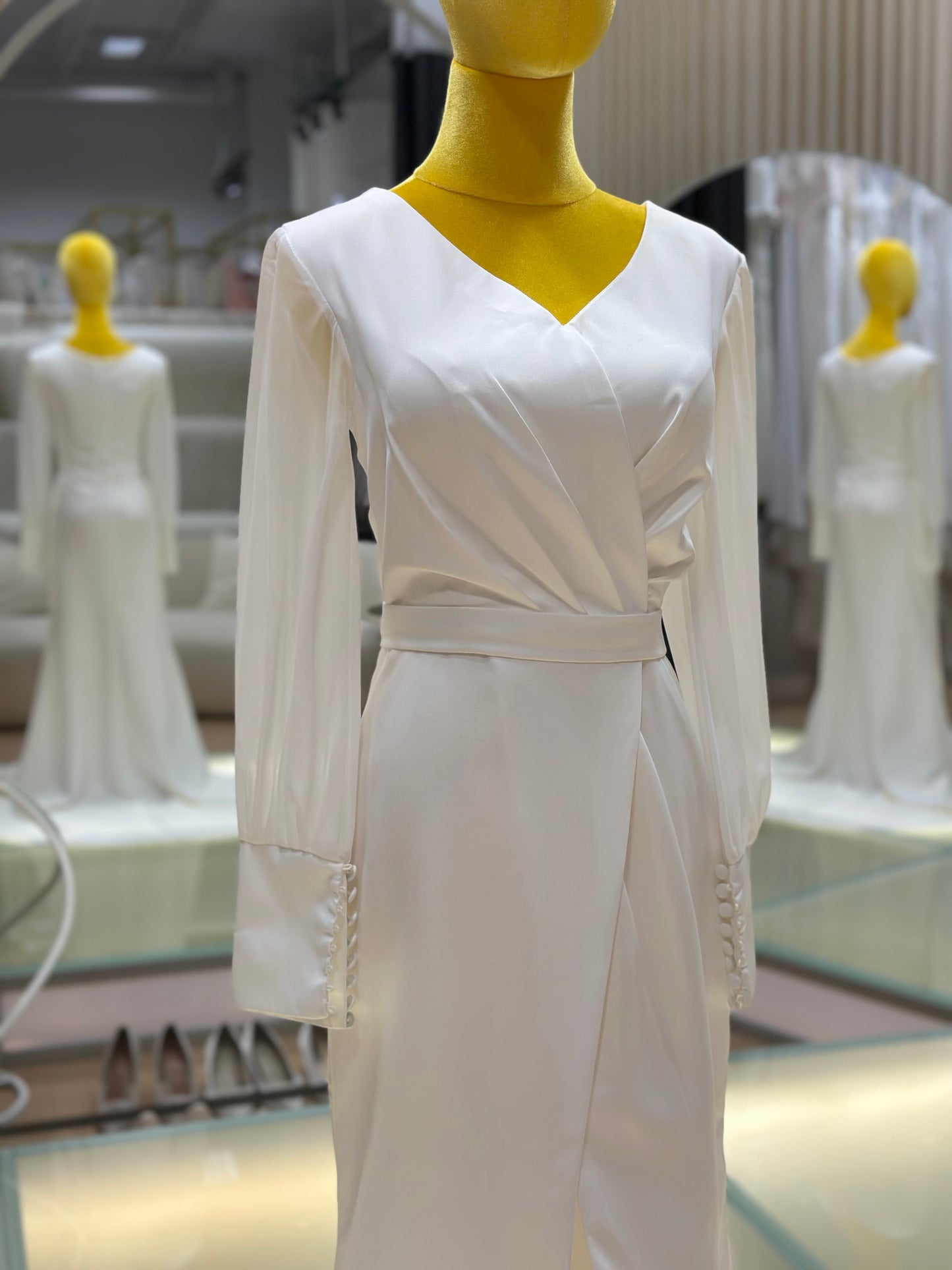 BG-WED-AME-10067 New European style temperament V-neck long sleeve backless slim sexy fashion outdoor wedding dress bride church ceremony dress