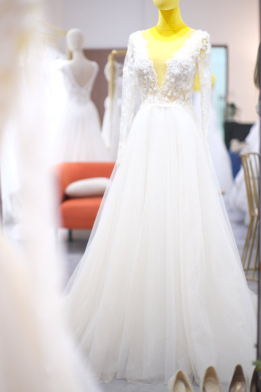 BG-WED-AME-10039 WEDDING GOWN LUX FABRIC, HALF LACE WITH BEADED AND GLITER FABRIC SIZE S BUST 80-84 WAIST 66-68 HIPS 96