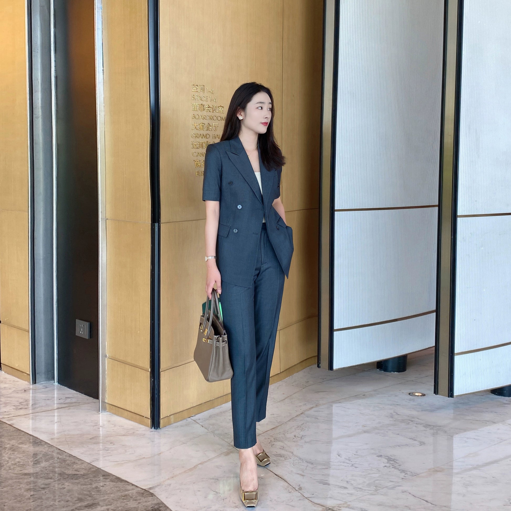 Elegant Dark Gray Slim Fit Suit Jacket with Matching Trousers