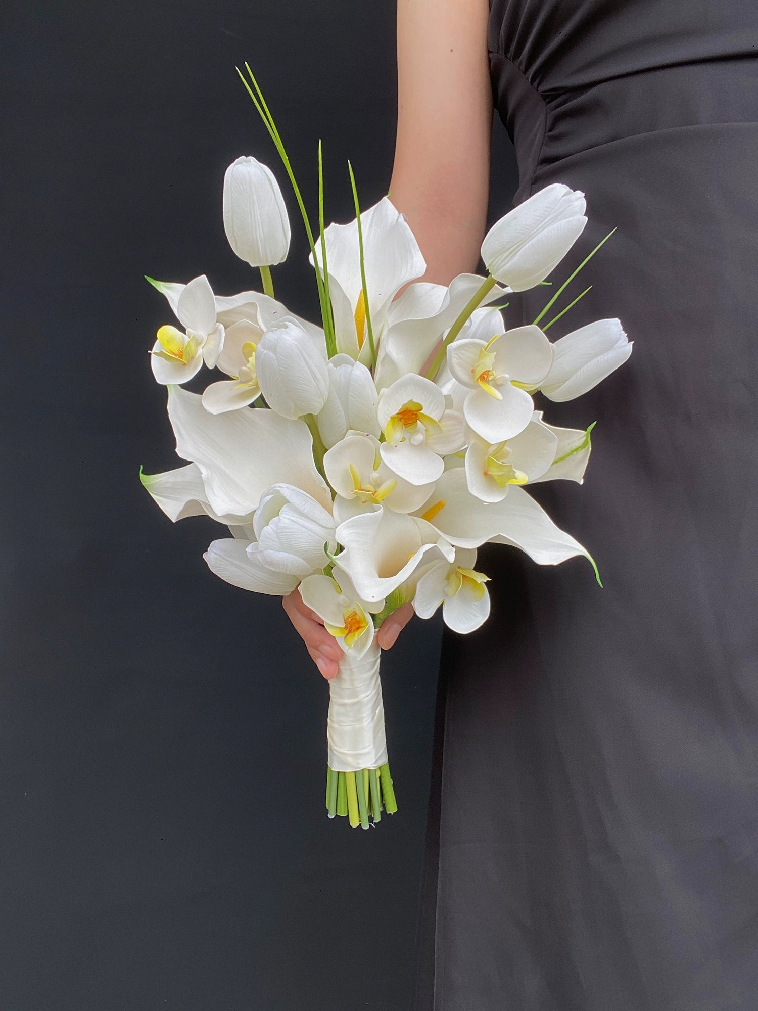 Elegant Tulip Calla Lily Artificial Bouquet for Wedding Ceremonies