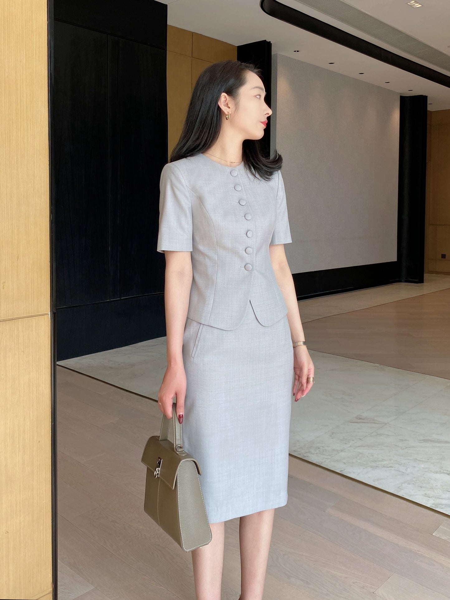 Elegant Light‑Luxury Short‑Sleeve Suit Set with Hip‑Accented Skirt