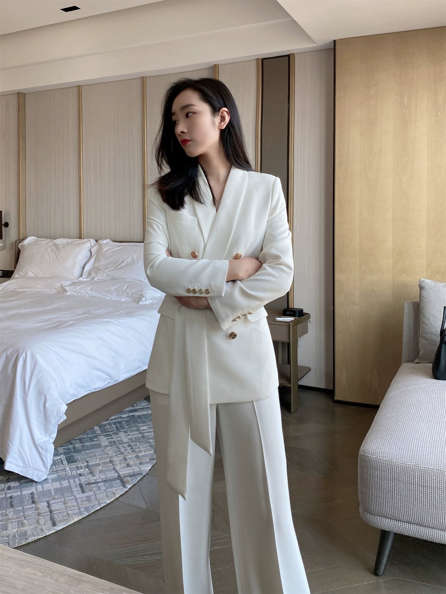 Elegant White Classic Suit Jacket and Trousers Set