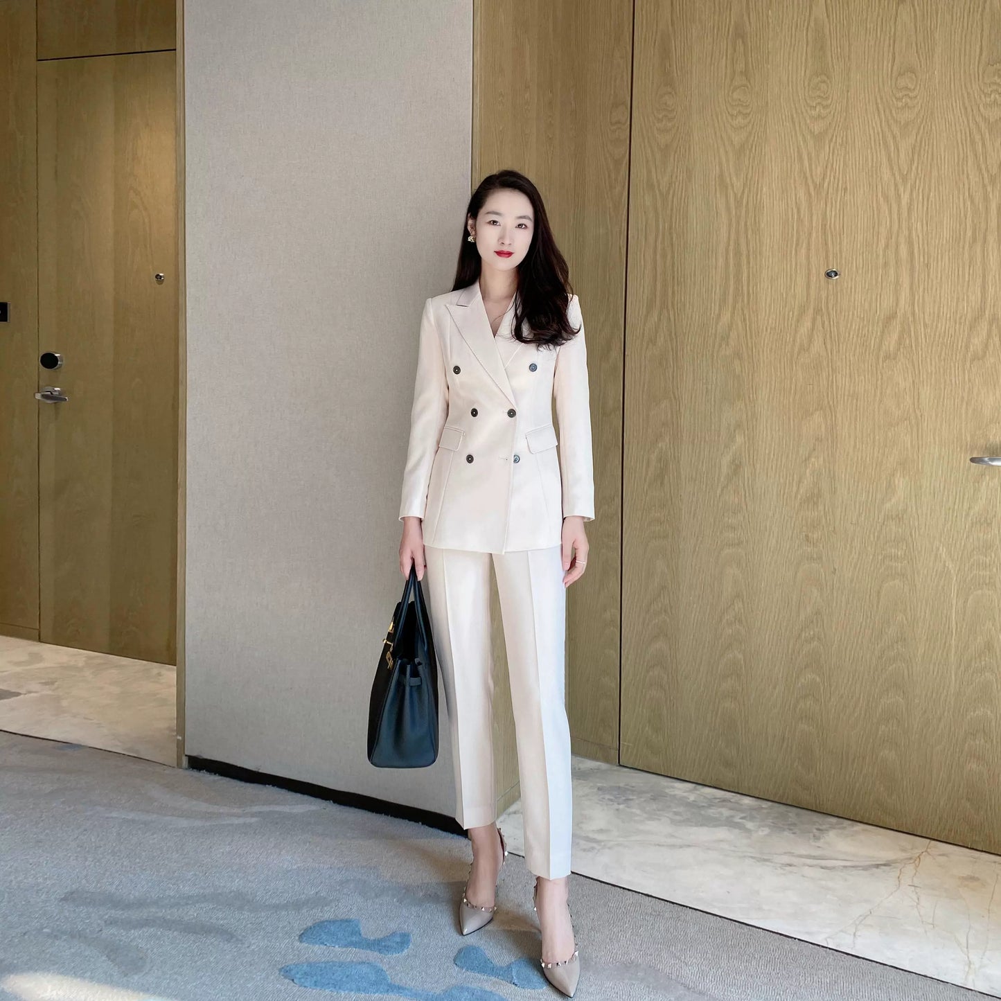 Beige Autumn Classic Suit with Tailored Trousers – Bright Style