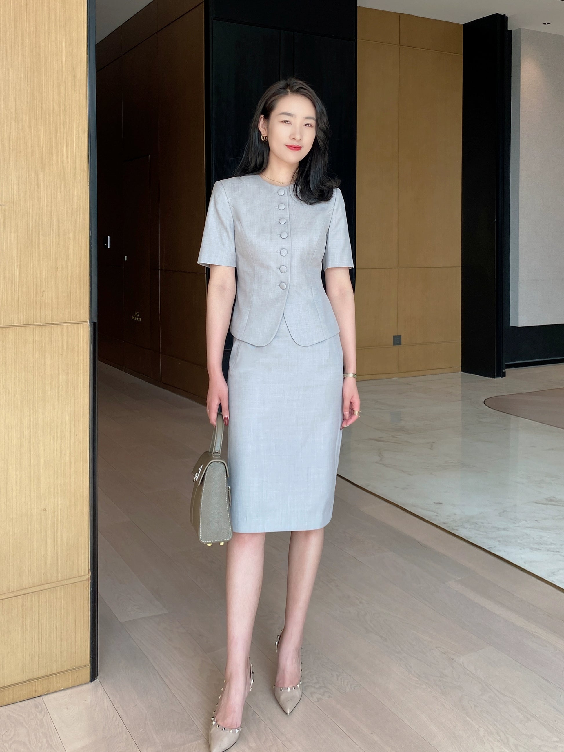 Elegant Light‑Luxury Short‑Sleeve Suit Set with Hip‑Accented Skirt