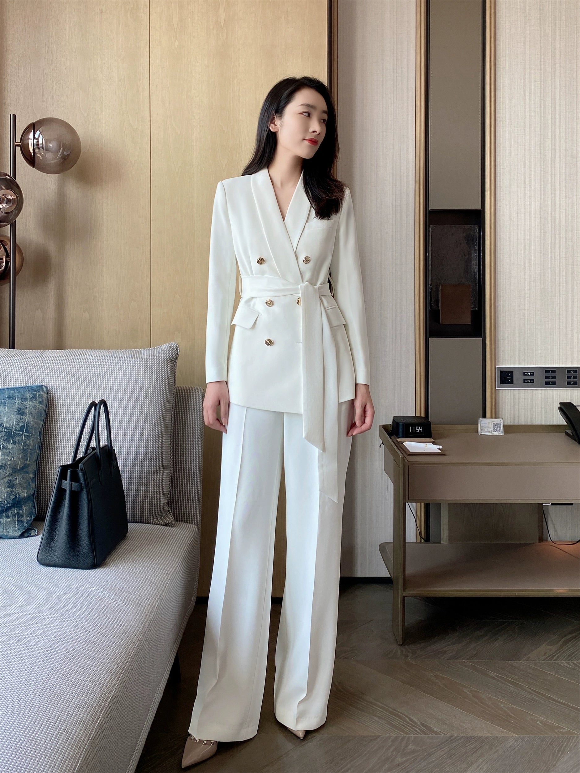 Elegant White Classic Suit Jacket and Trousers Set
