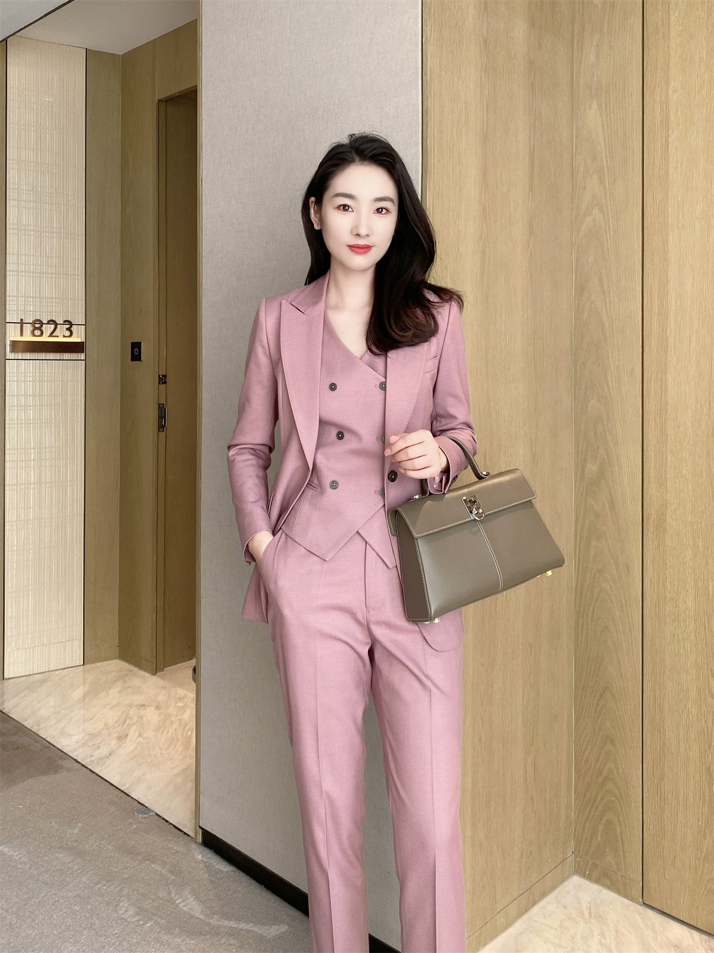 Fuchsia Ice Rose Powder Women's Slim Fit 3-Piece Suit Set