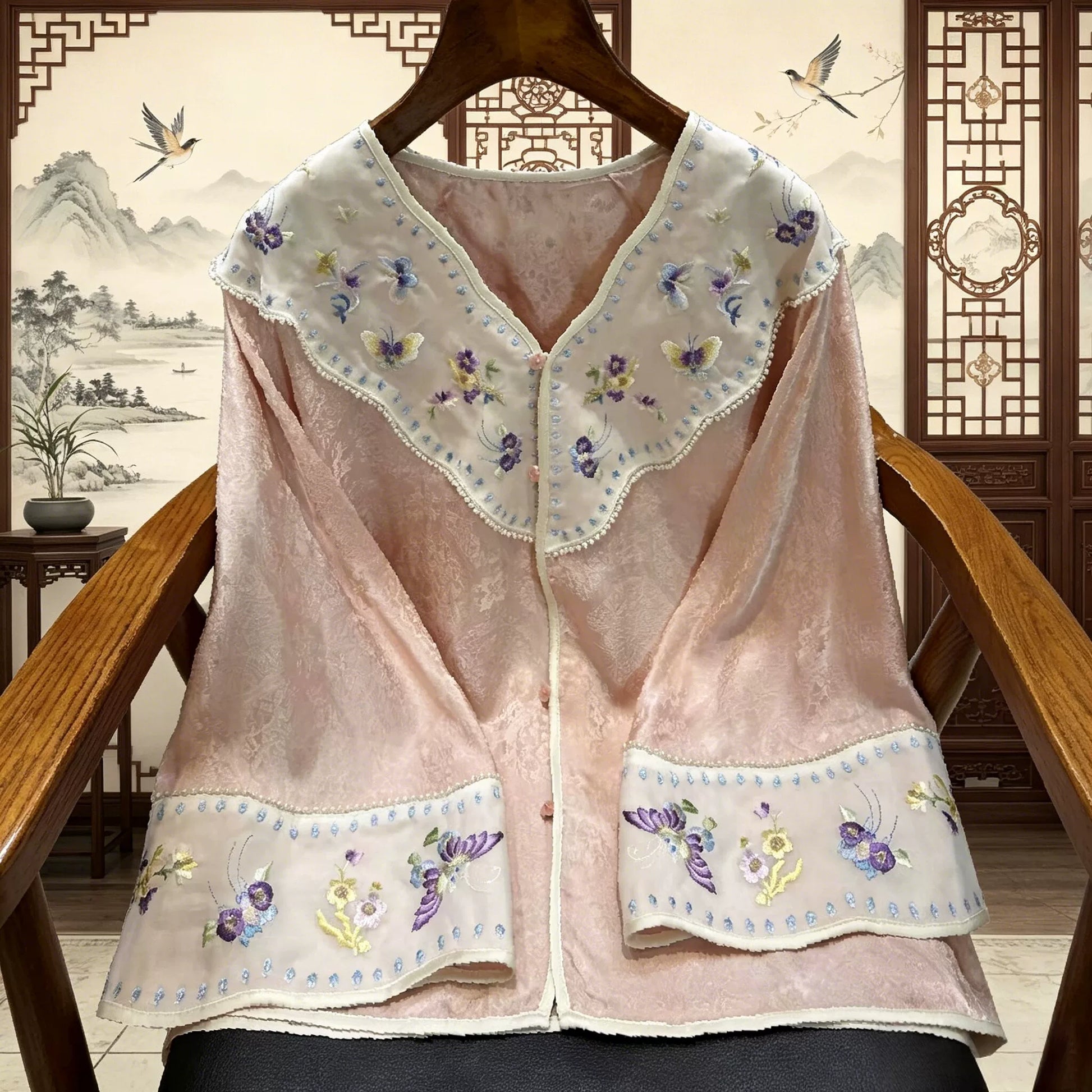 Vintage Women's Open-Front Cardigan with Heavy Embroidery and Cloud Collar