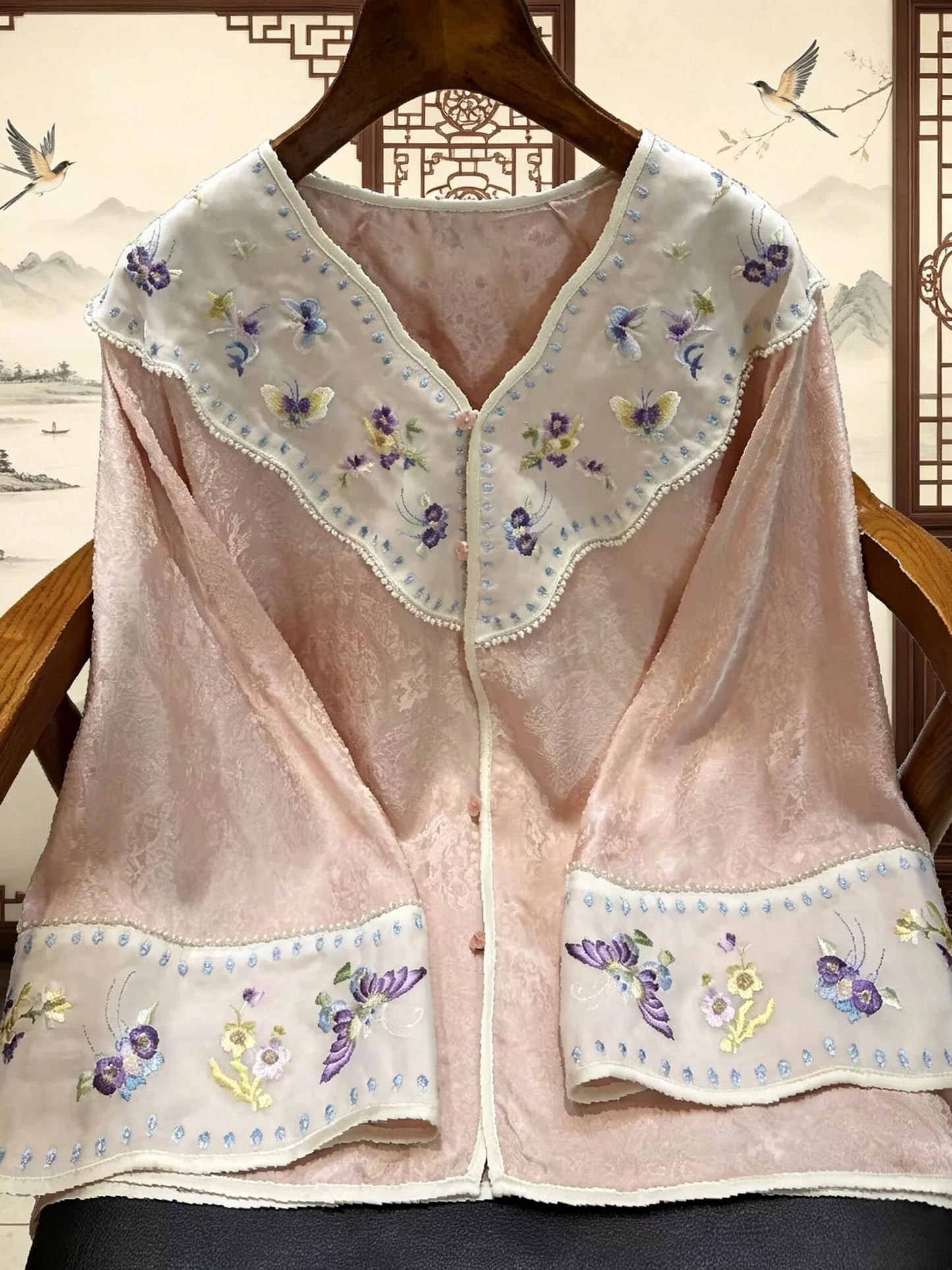Vintage Women's Open-Front Cardigan with Heavy Embroidery and Cloud Collar