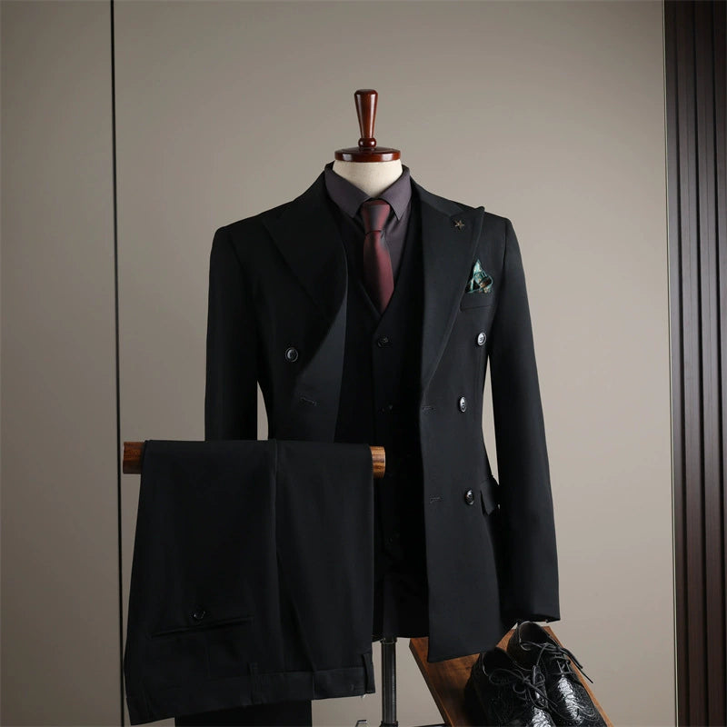 Elegant 3-Piece Wedding Suit for Modern Gentlemen