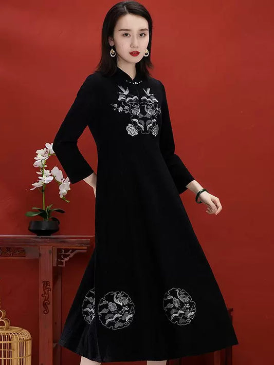 Women's Mid-Length Chinese Style Qipao Dress with Embroidered Collar