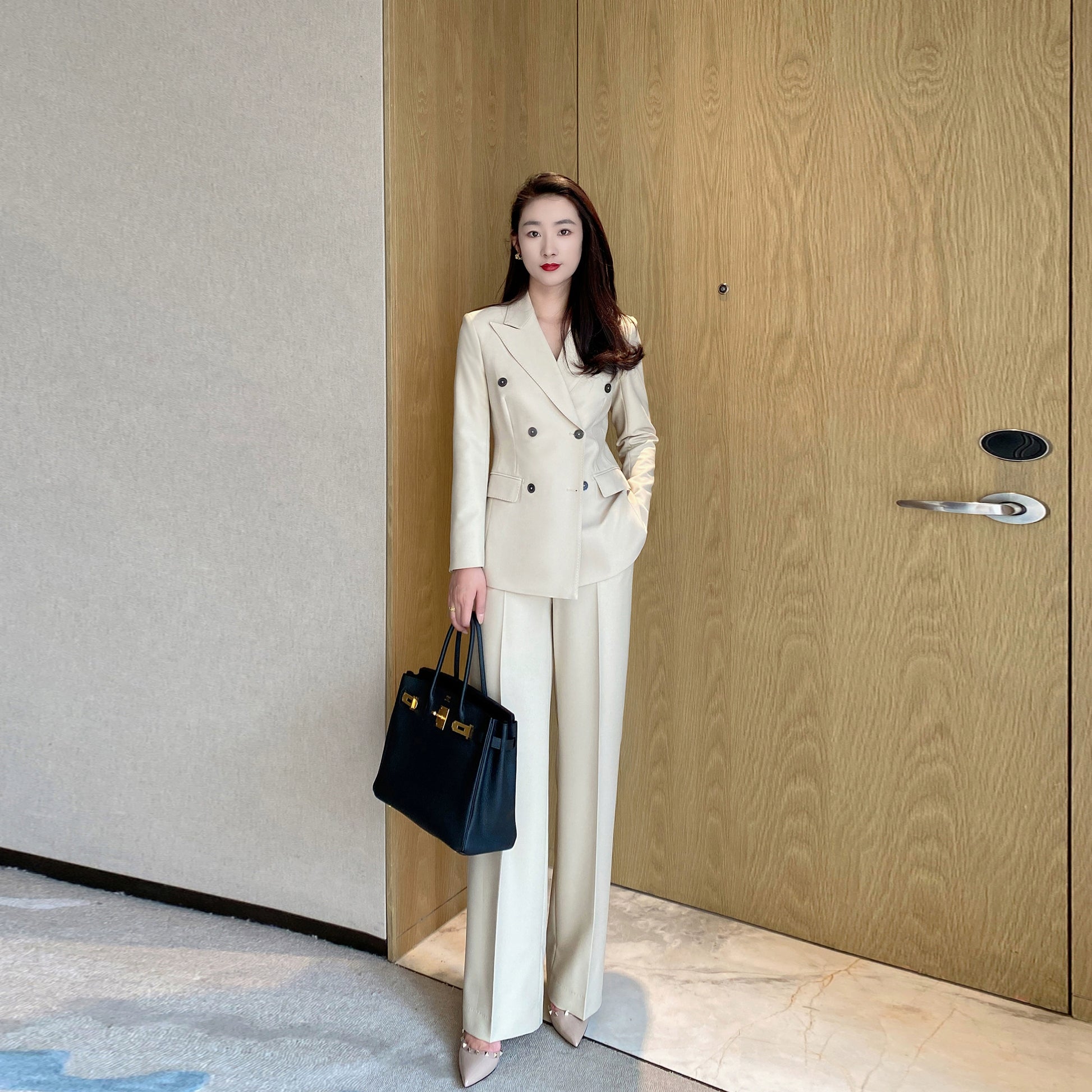 Off-White Classic Autumn Suit Set for Office – Loose Straight Fit