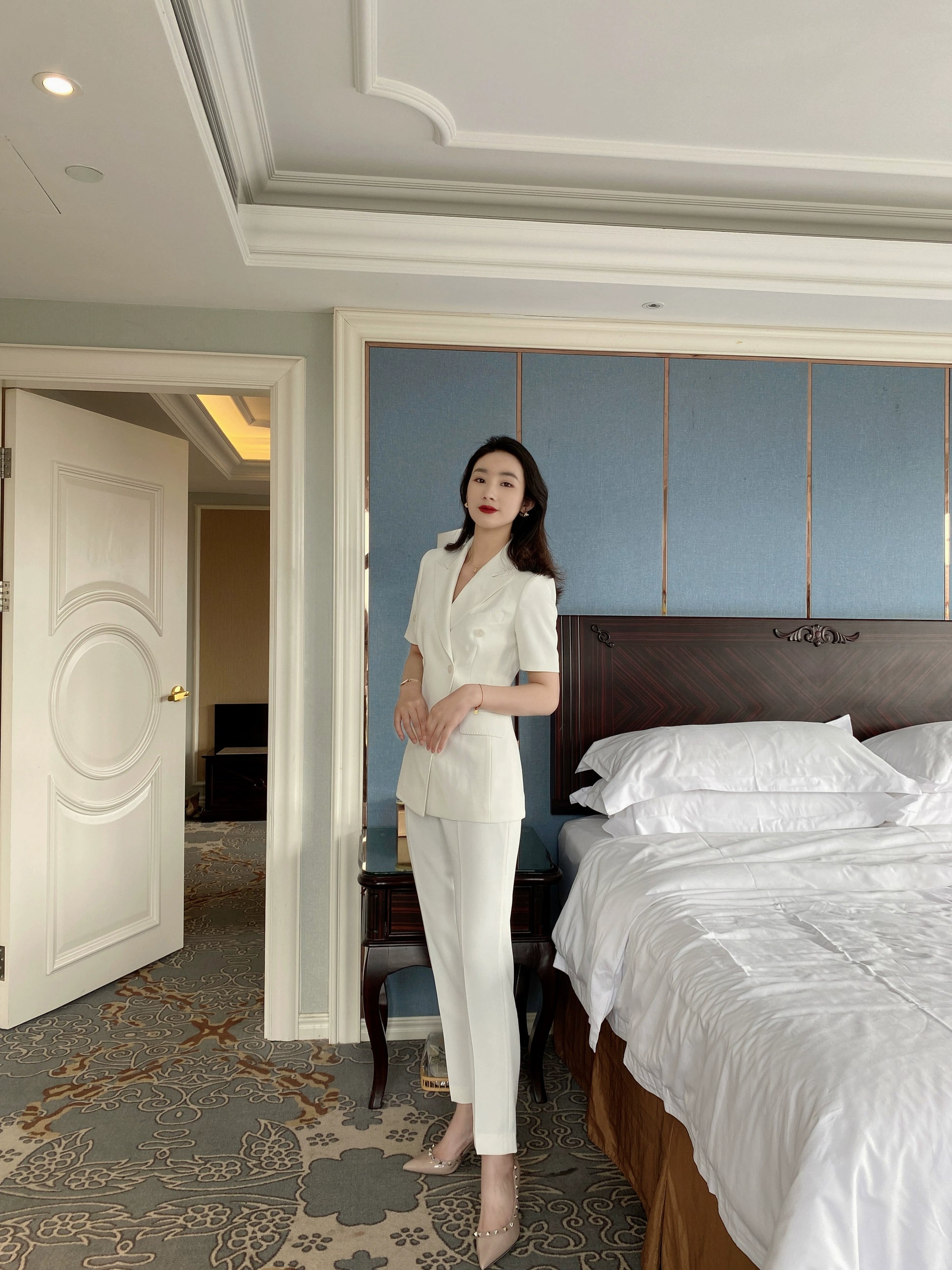 Elegant White Pearl Polyester Summer Suit Jacket with Short Sleeve
