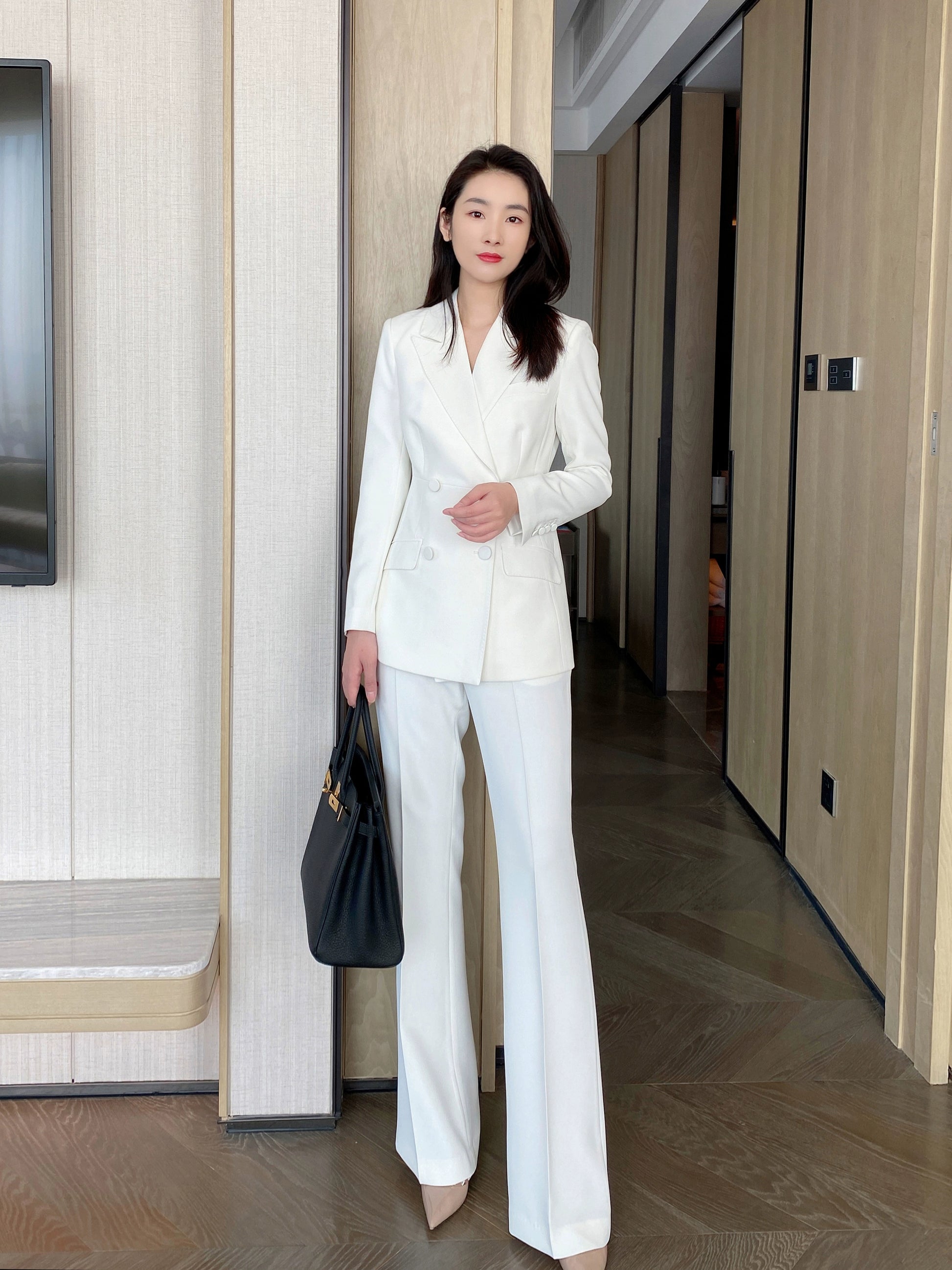 Elegant White Autumn Suit with Flared Trousers for Women