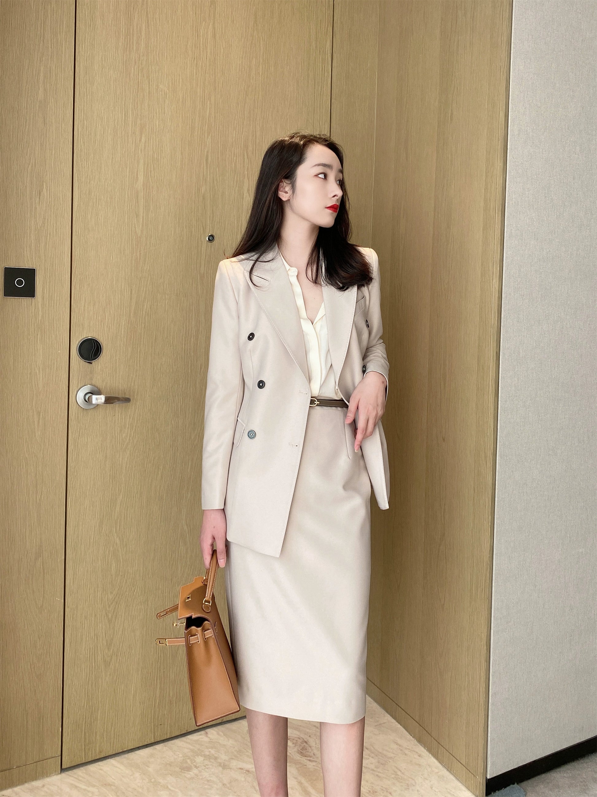 Elegant Autumn White Slim-Fit Jacket & Hip-Accented Skirt Set