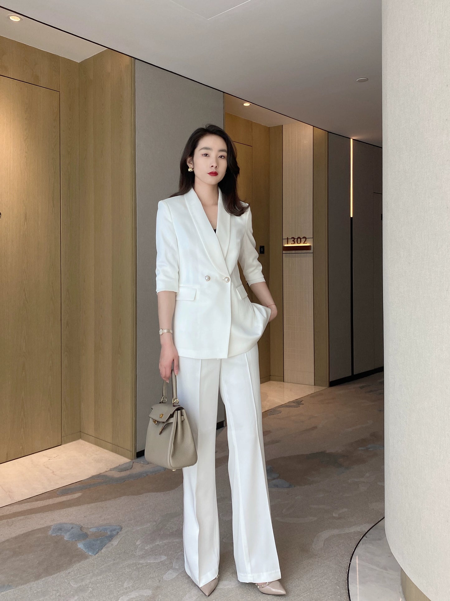 Summer Light White Classic Suit Jacket with Fitted Trousers