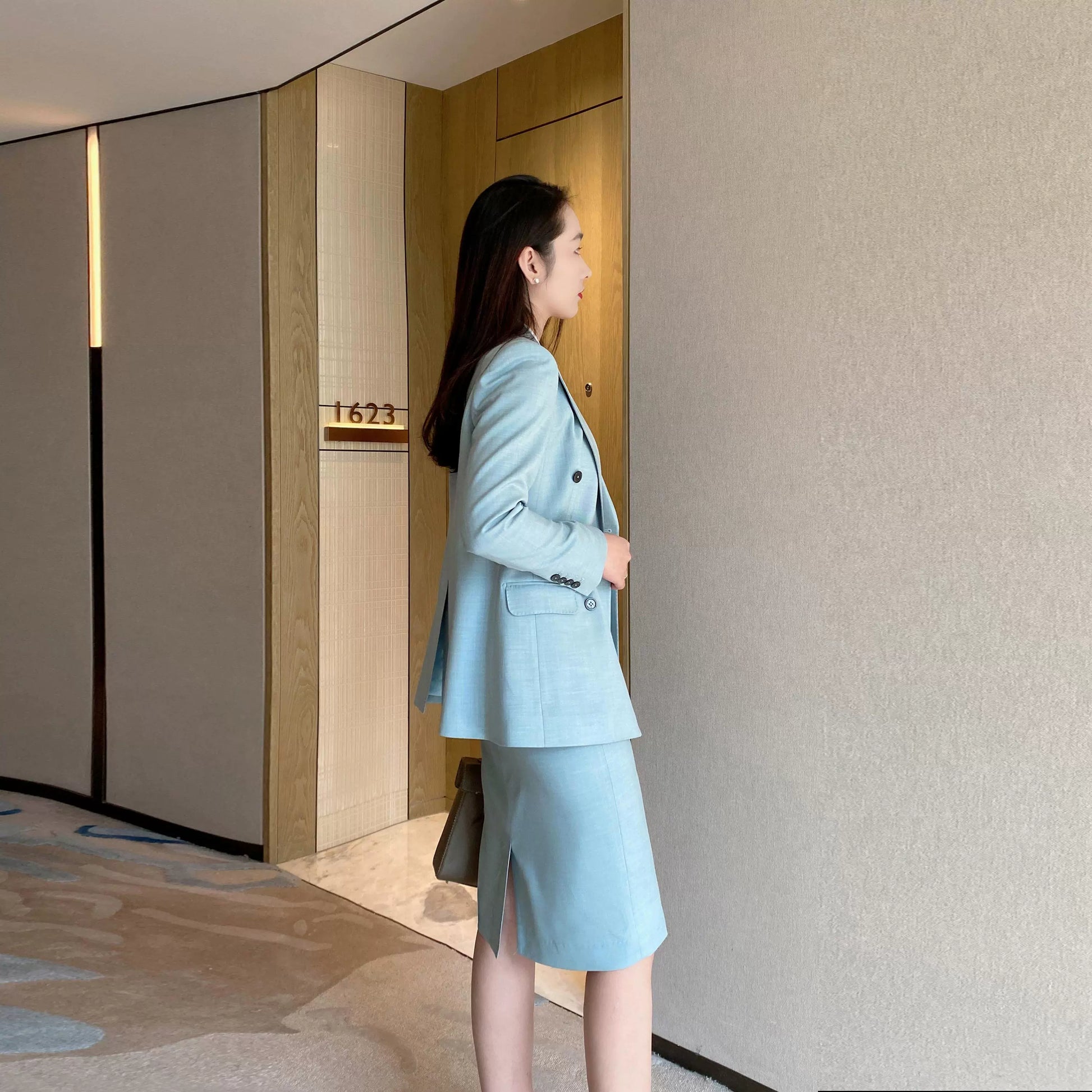 Elegant Celadon Spring Pleated Skirt Suit – Fitted Hip‑Accented