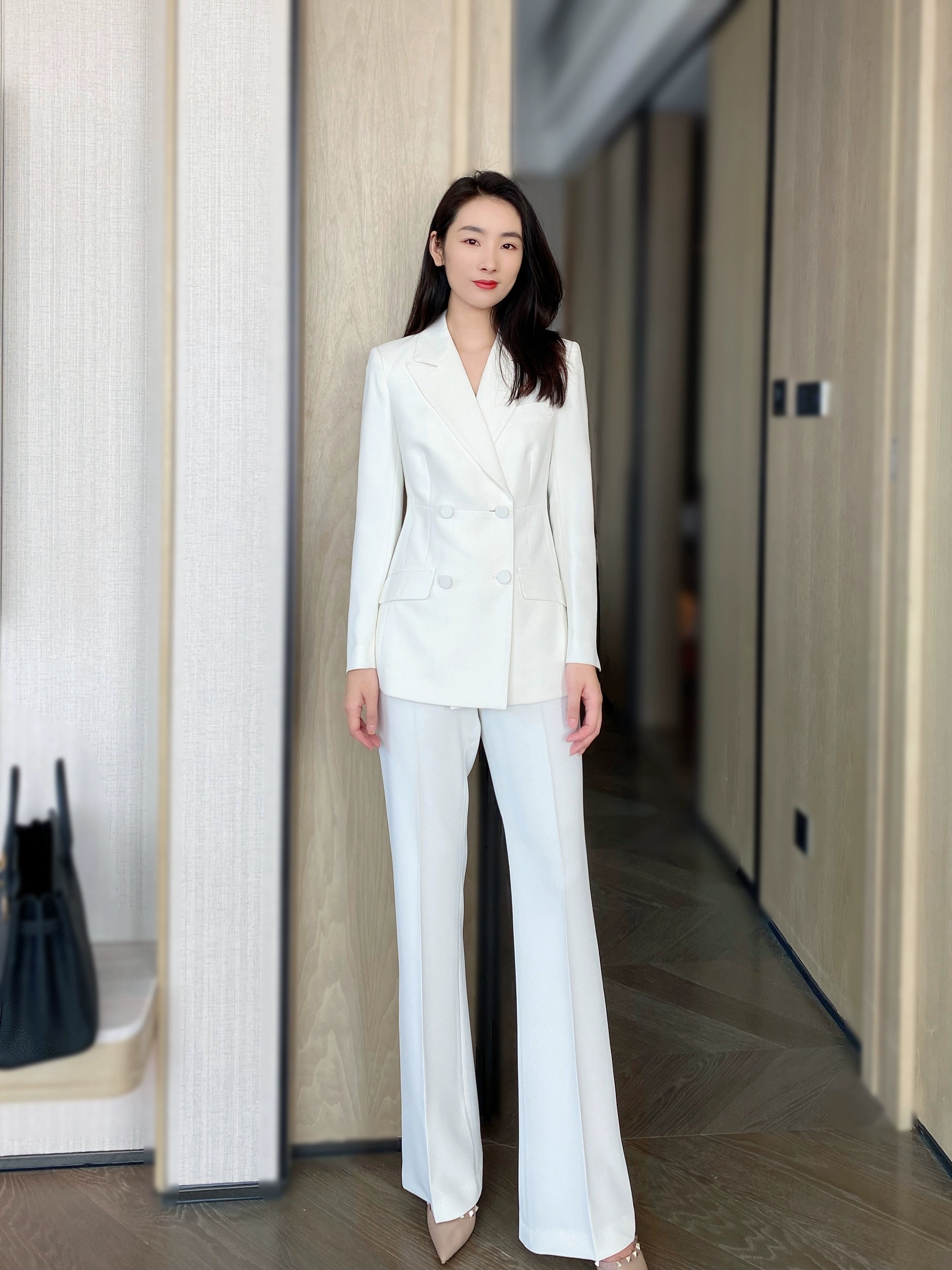 Elegant White Autumn Suit with Flared Trousers – Premium Office Wear