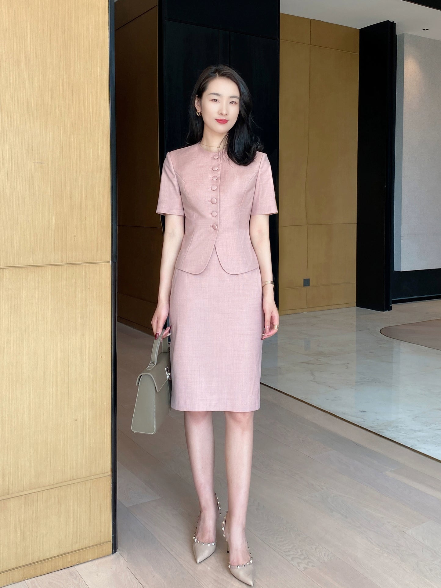 Elegant Light‑Luxury Short‑Sleeve Suit Set with Hip‑Accented Skirt