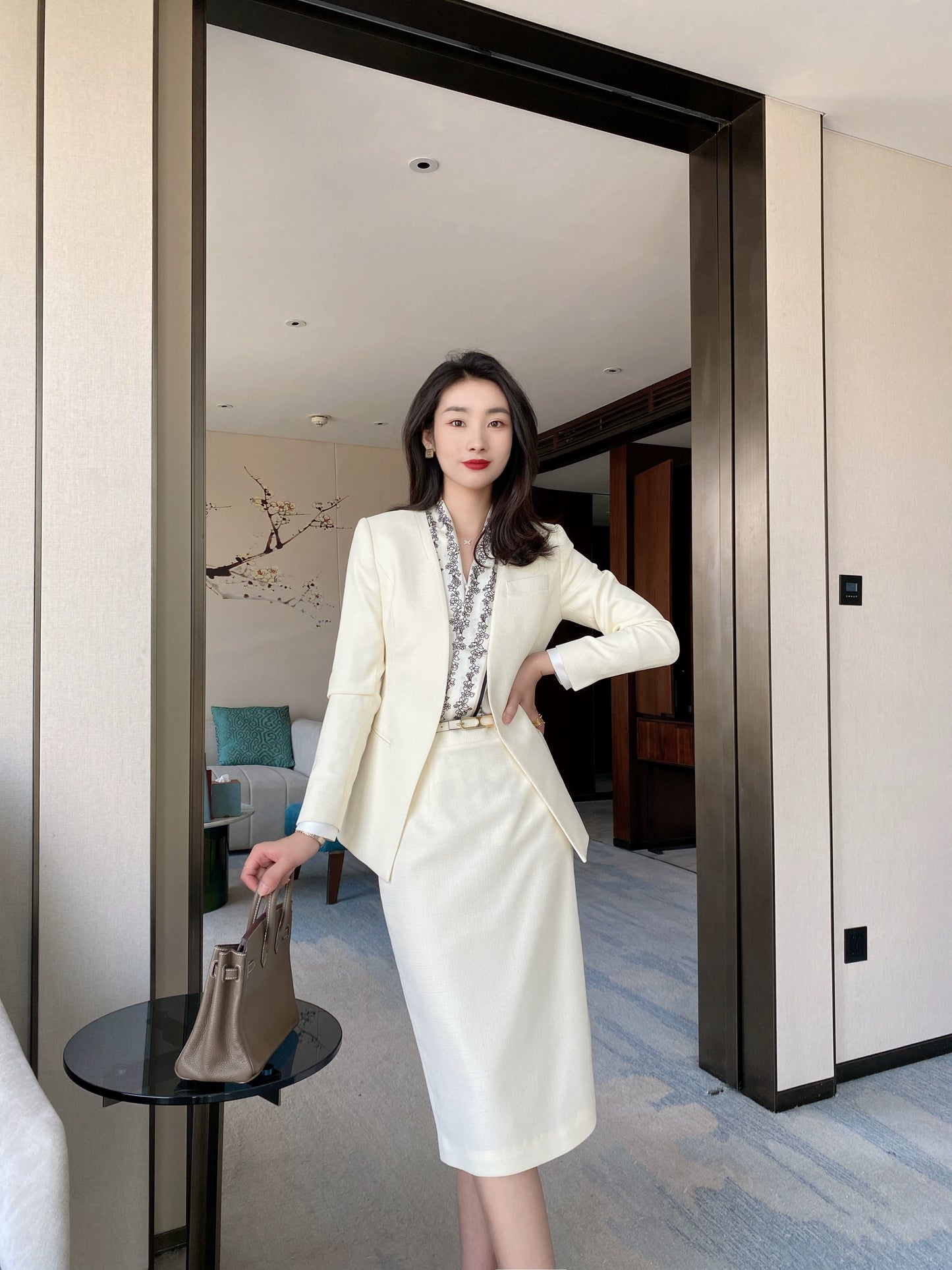 Off-White Elegant Fitted Jacket with Matching Skirt Chanel Style
